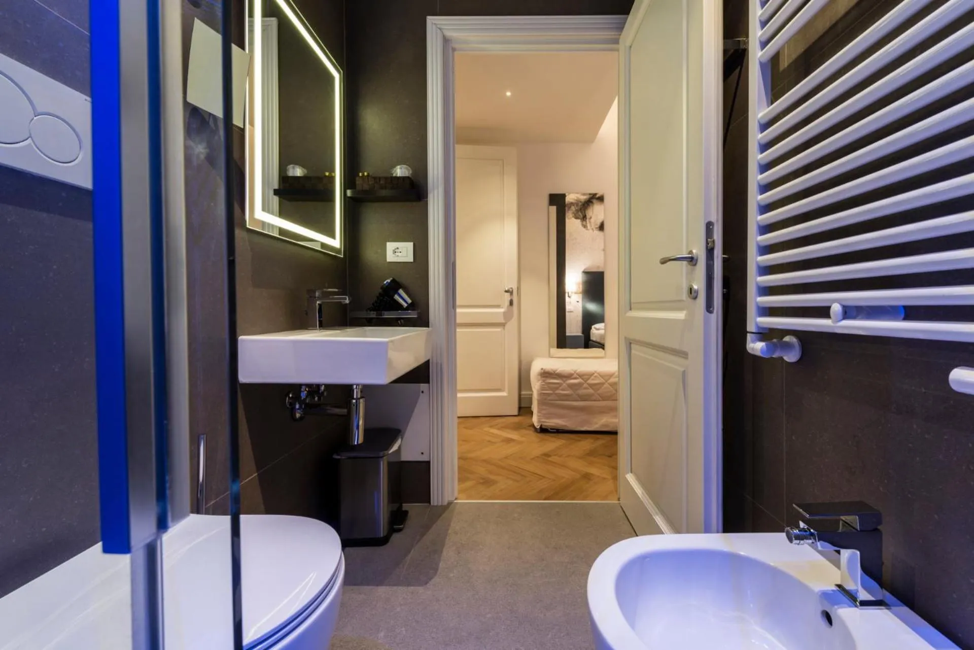 Toilet in Daphne Guest House