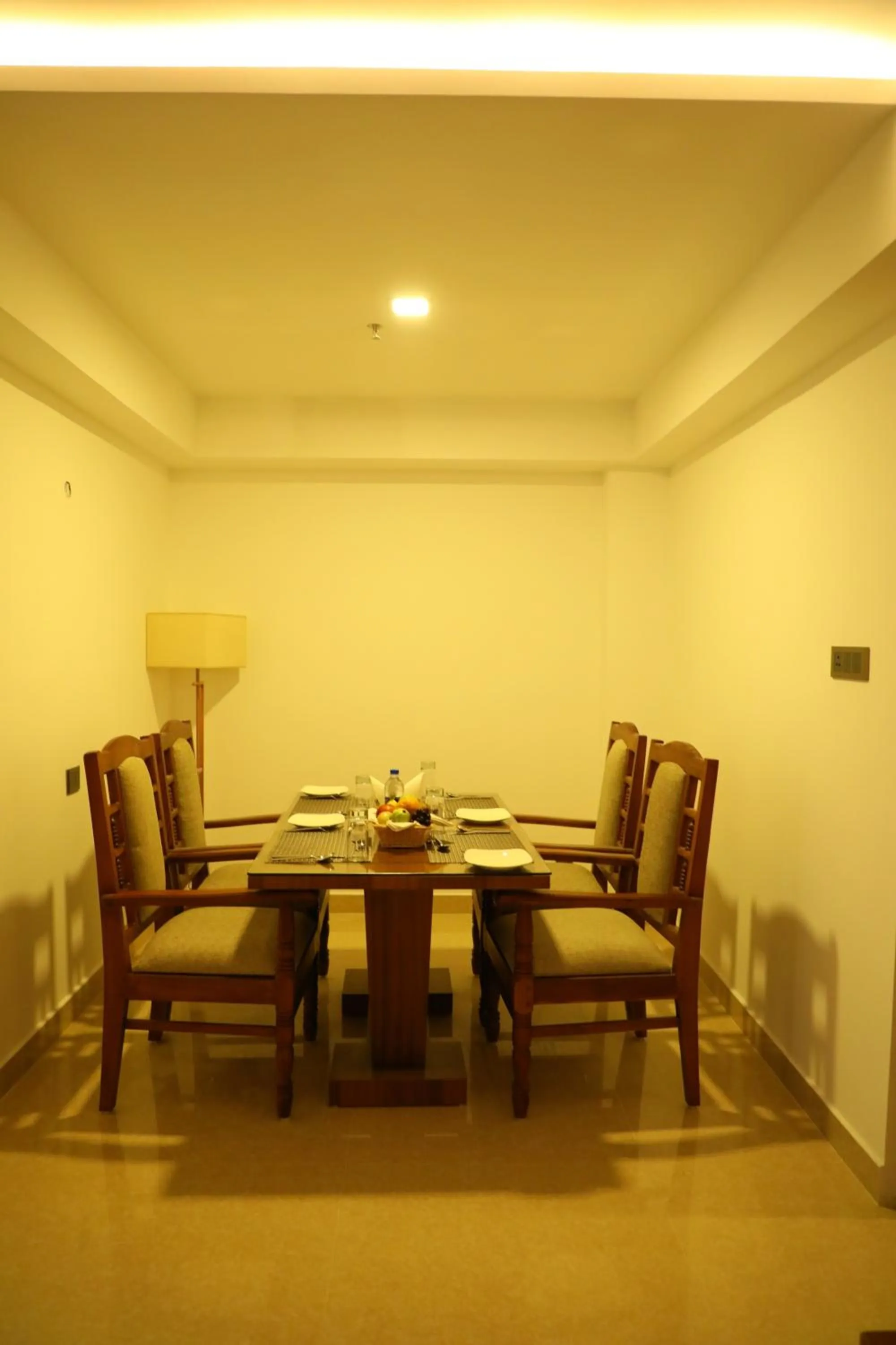 Restaurant/places to eat in Hotel Karthika Park