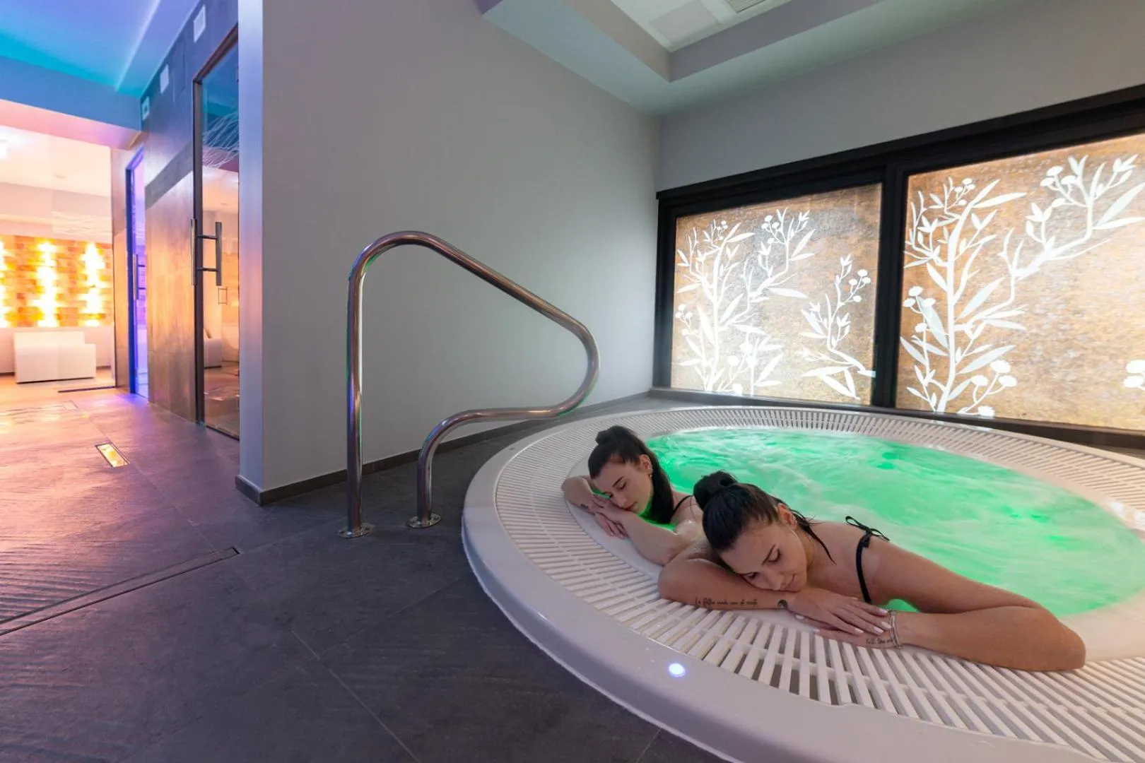 Hot Tub in Hotel Alexander