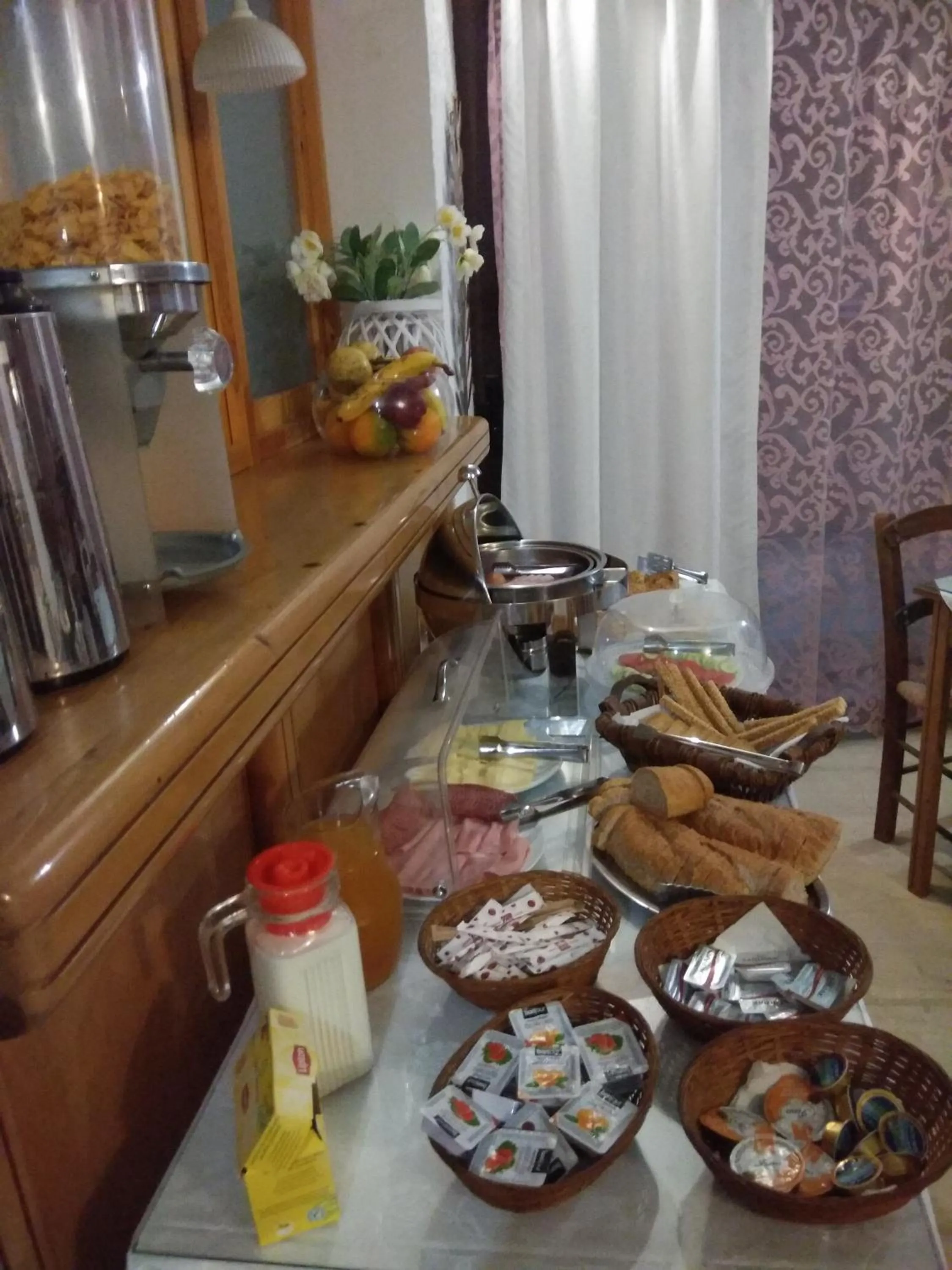 Breakfast in Violetta Hotel