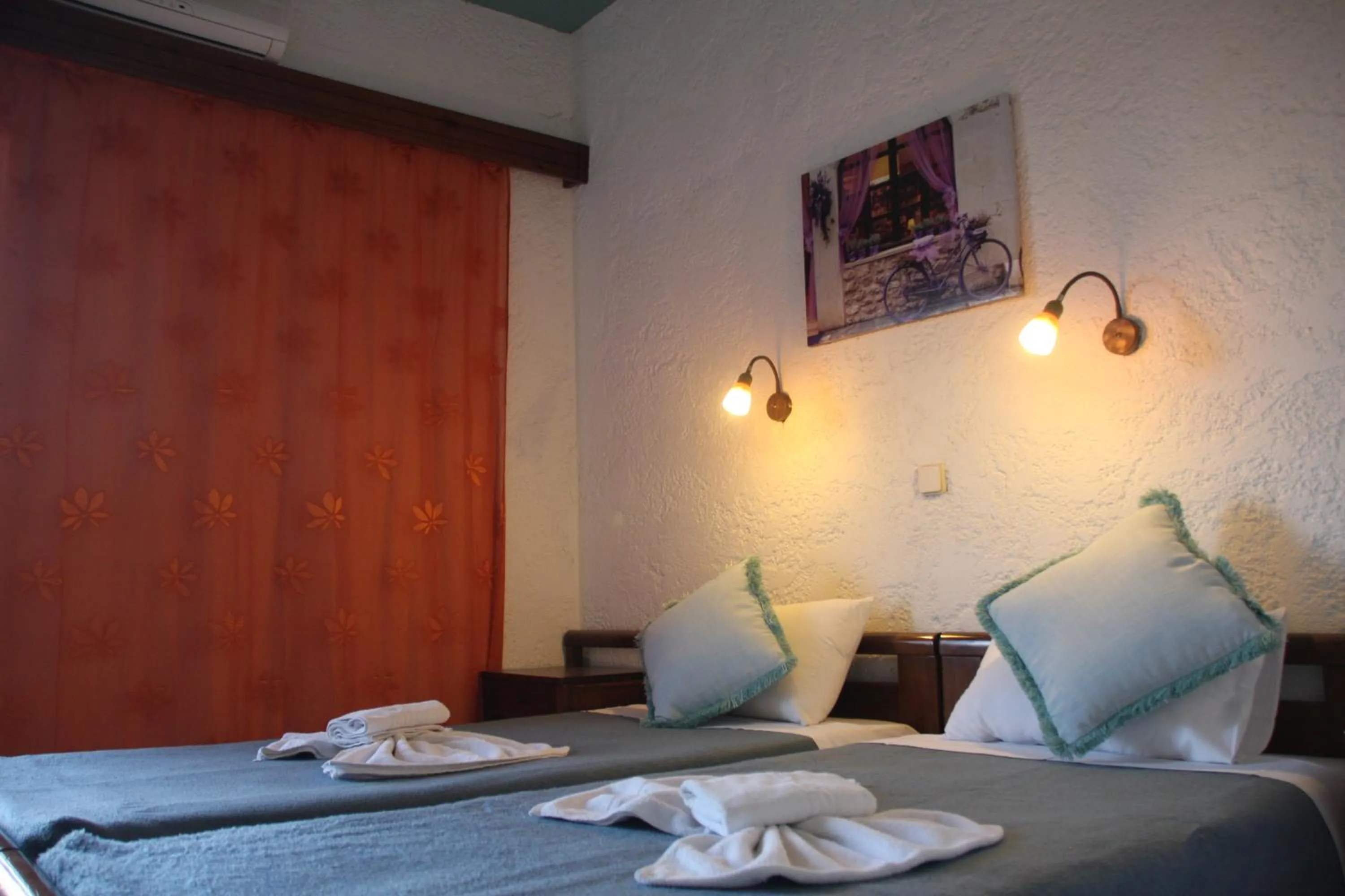 Photo of the whole room in Violetta Hotel