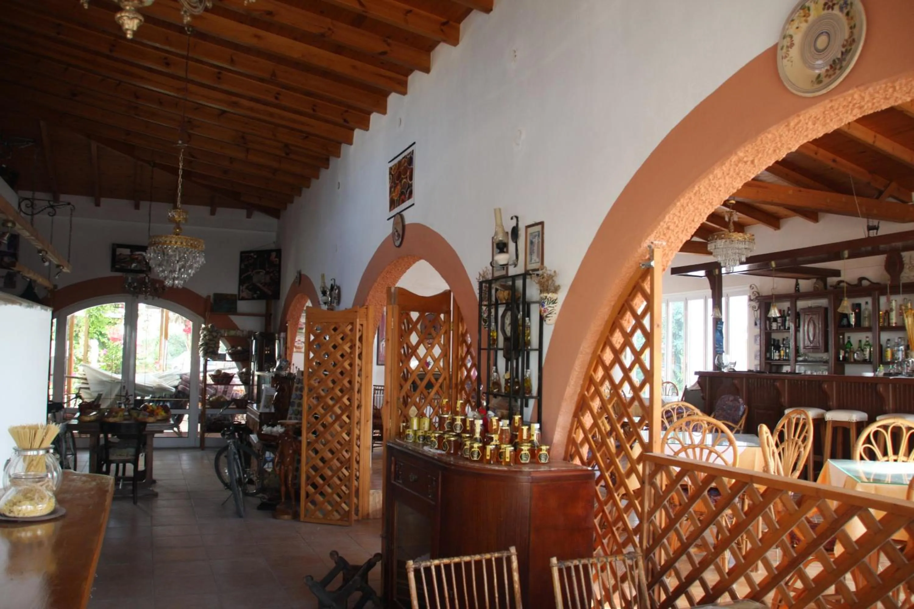 Restaurant/places to eat in Violetta Hotel