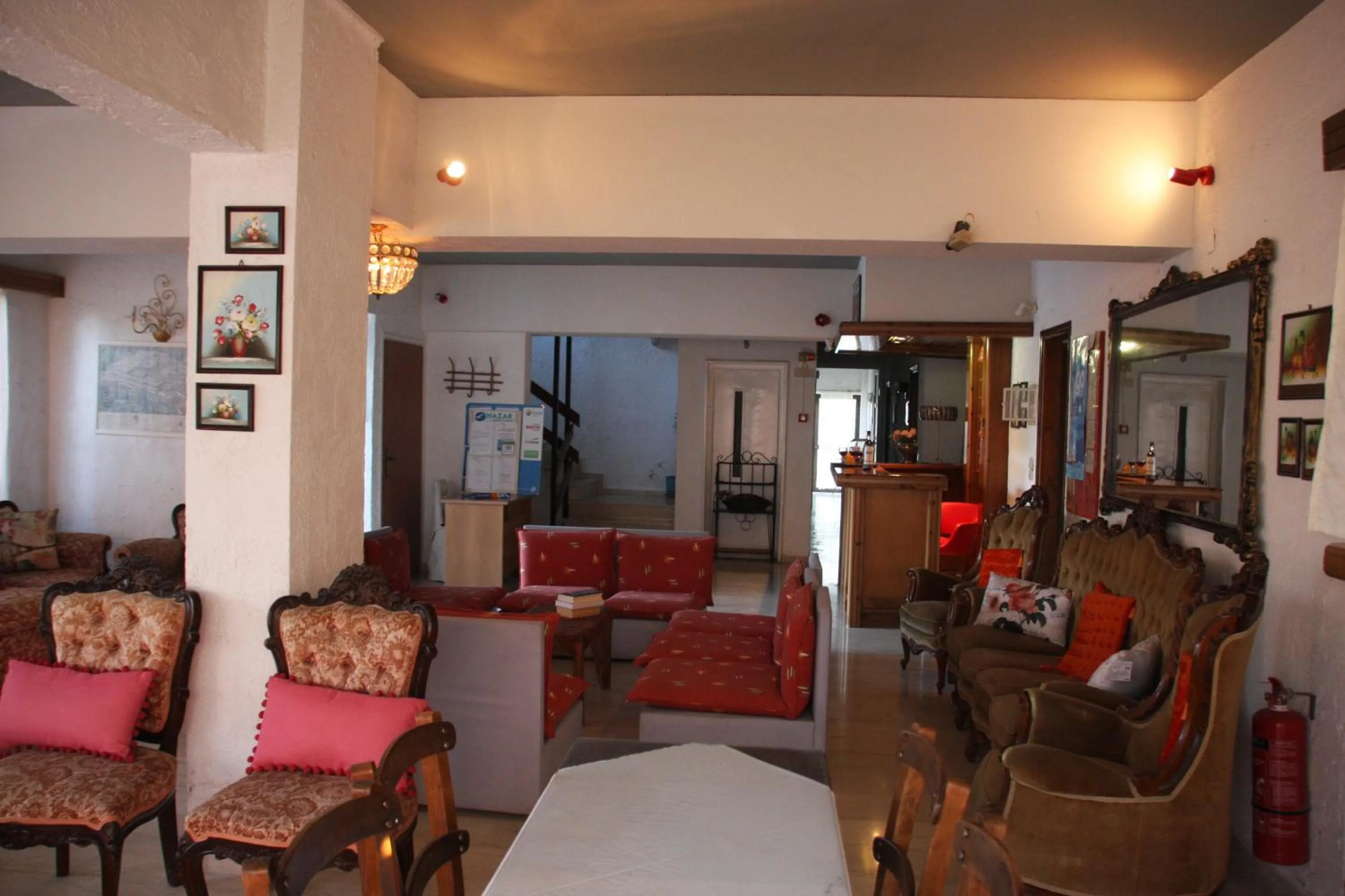 Communal lounge/ TV room in Violetta Hotel