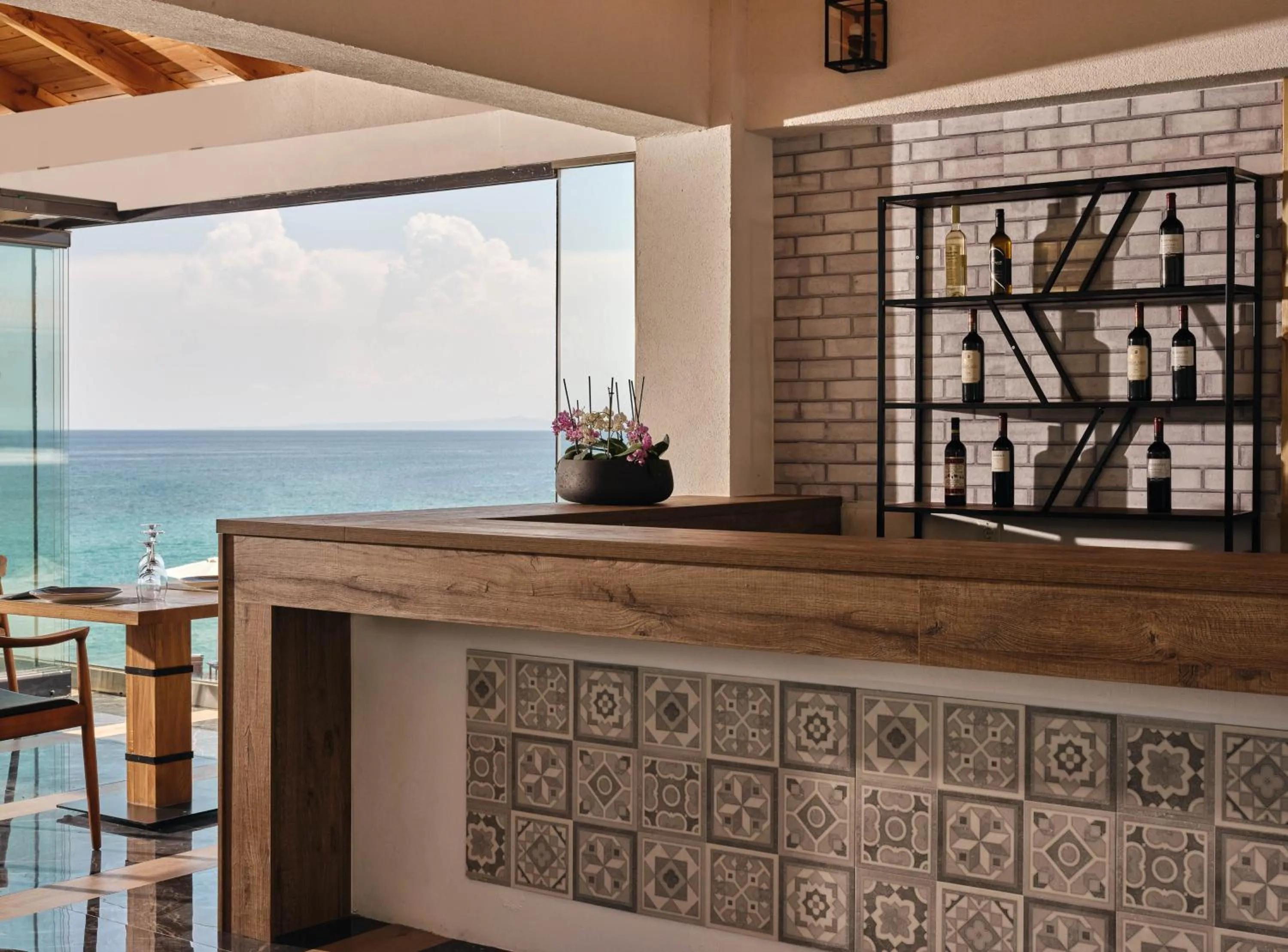 Restaurant/places to eat in Cavo Orient Beach Hotel & Suites