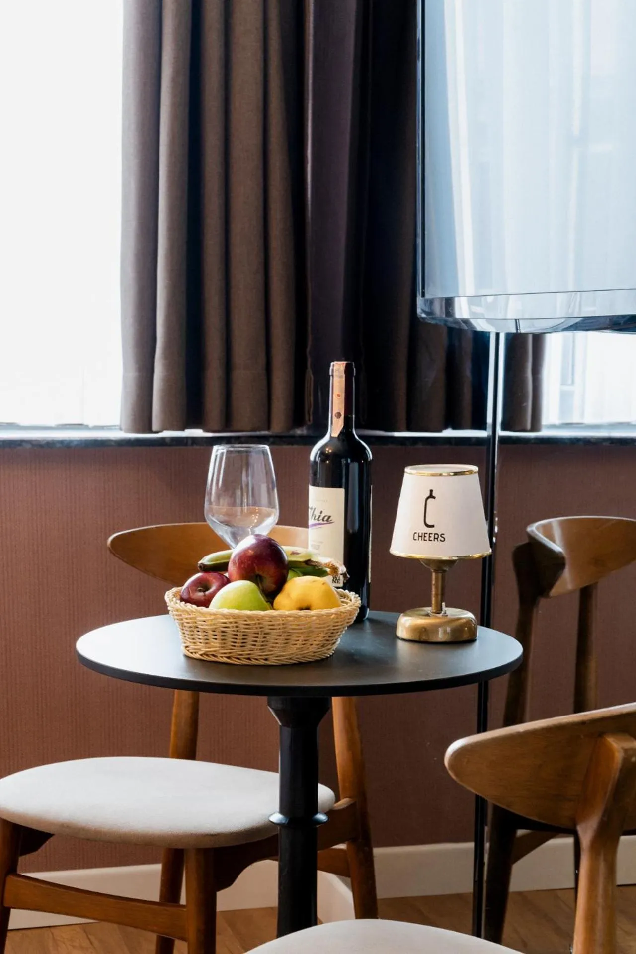 Seating area in Cheers Porthouse