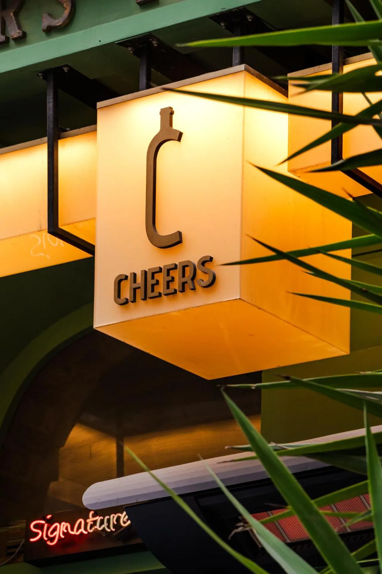 Property building in Cheers Porthouse