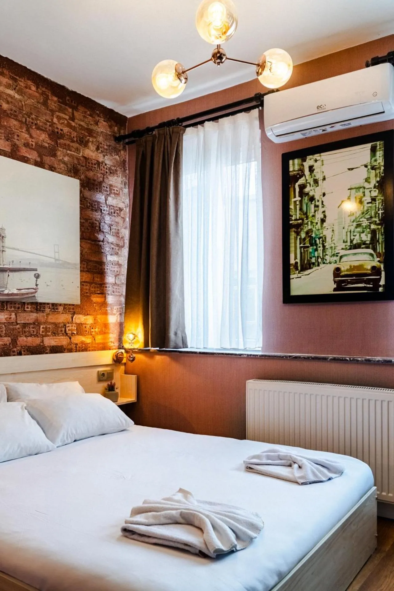 Bed in Cheers Porthouse