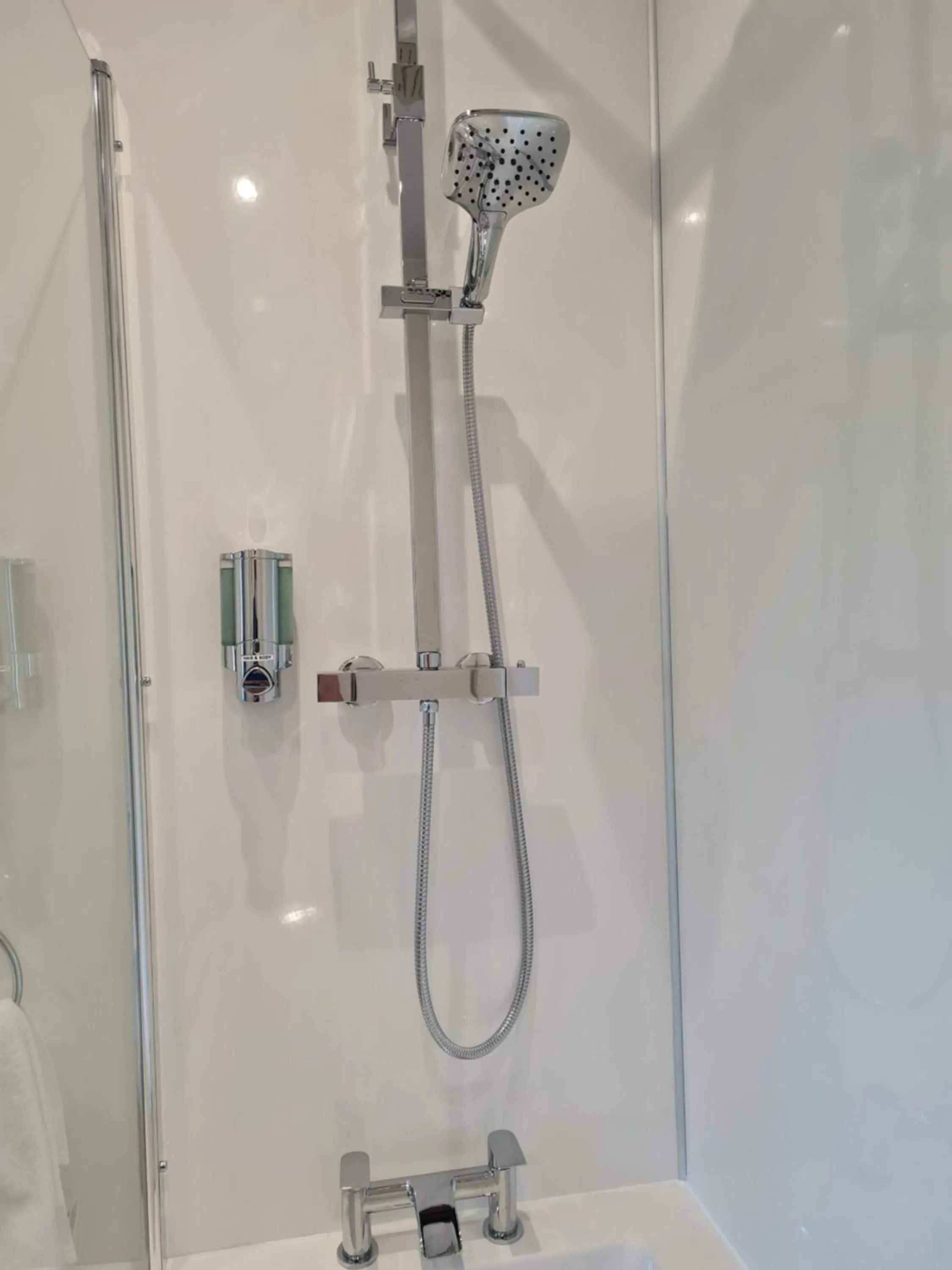Shower in Ardshiel Hotel