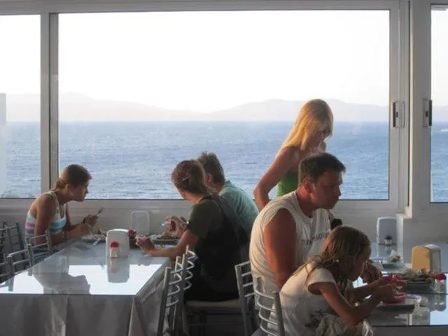 Restaurant/places to eat in Hotel Melike