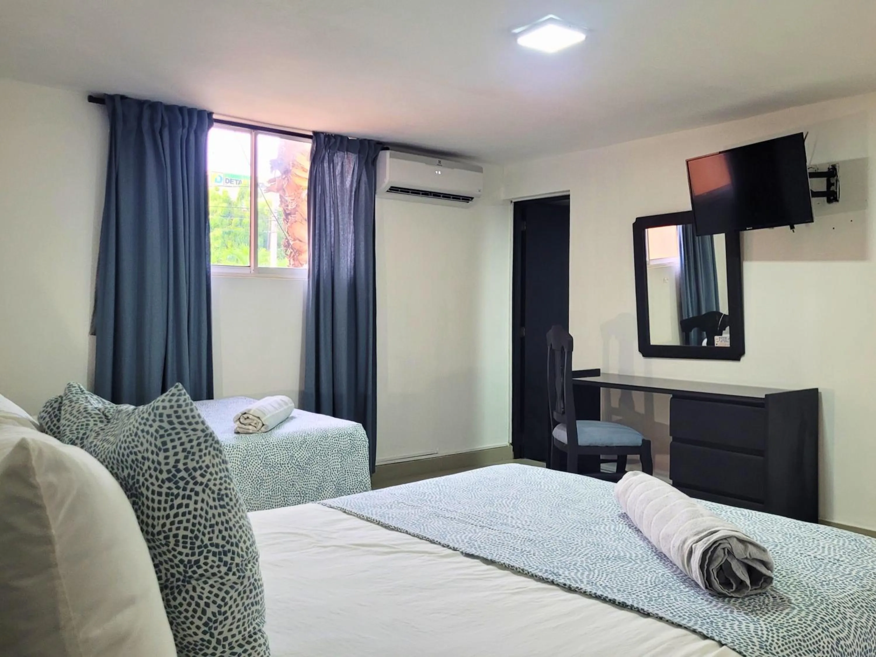 TV and multimedia, Bed in Hotel Olimpo