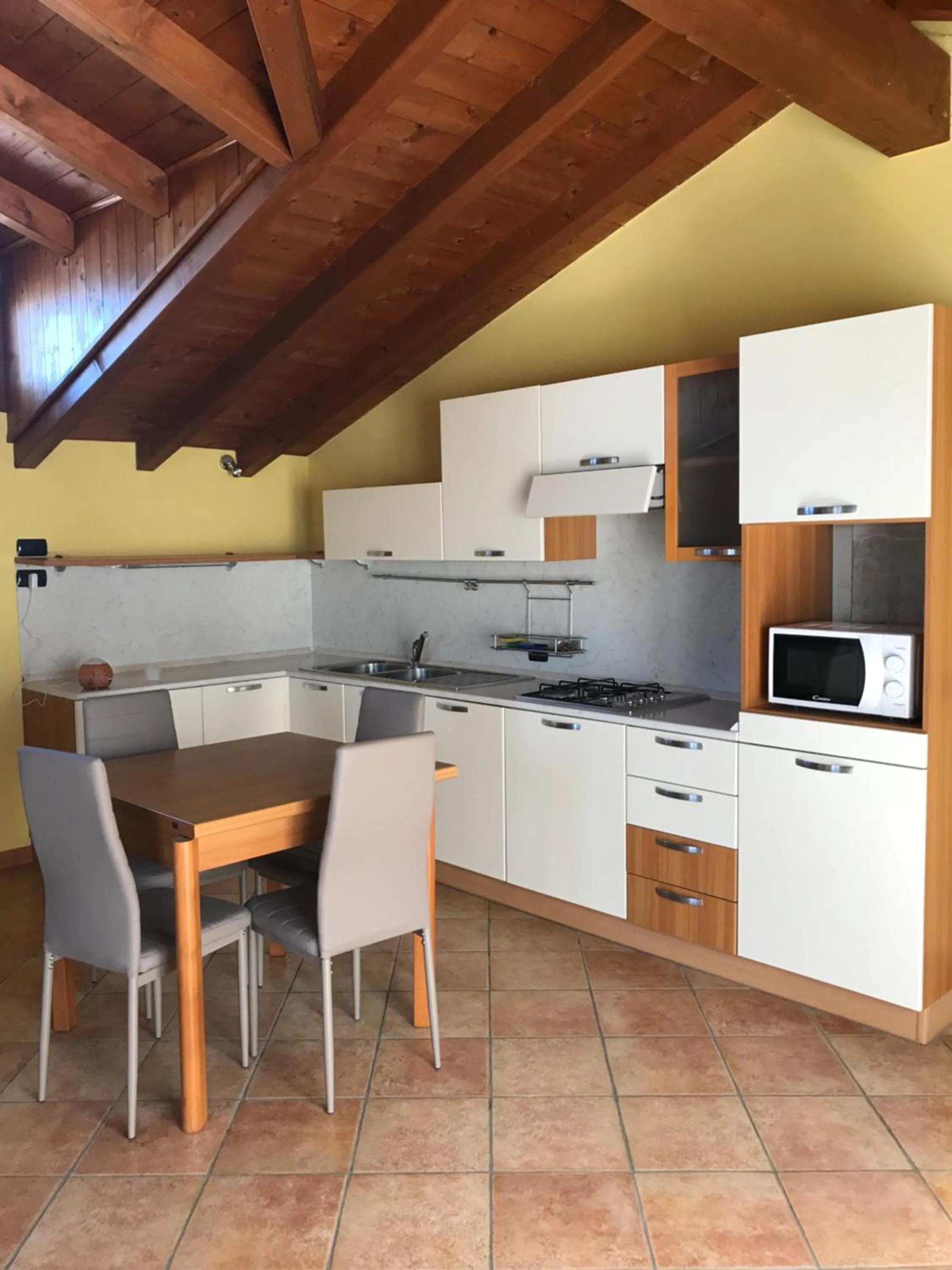 Coffee/tea facilities in Color House Malpensa B&B