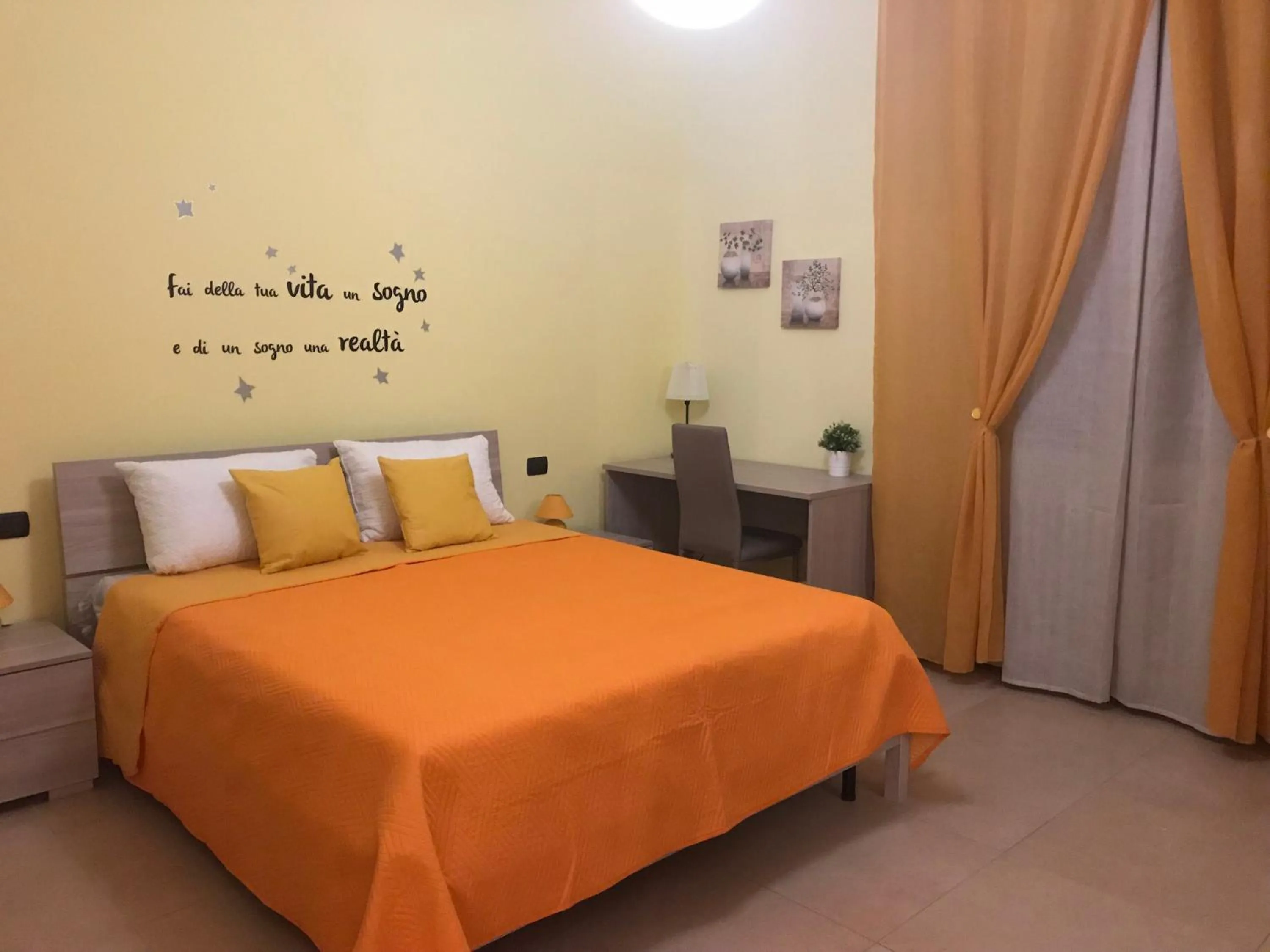 Bedroom, Bed in Color House Malpensa B&B