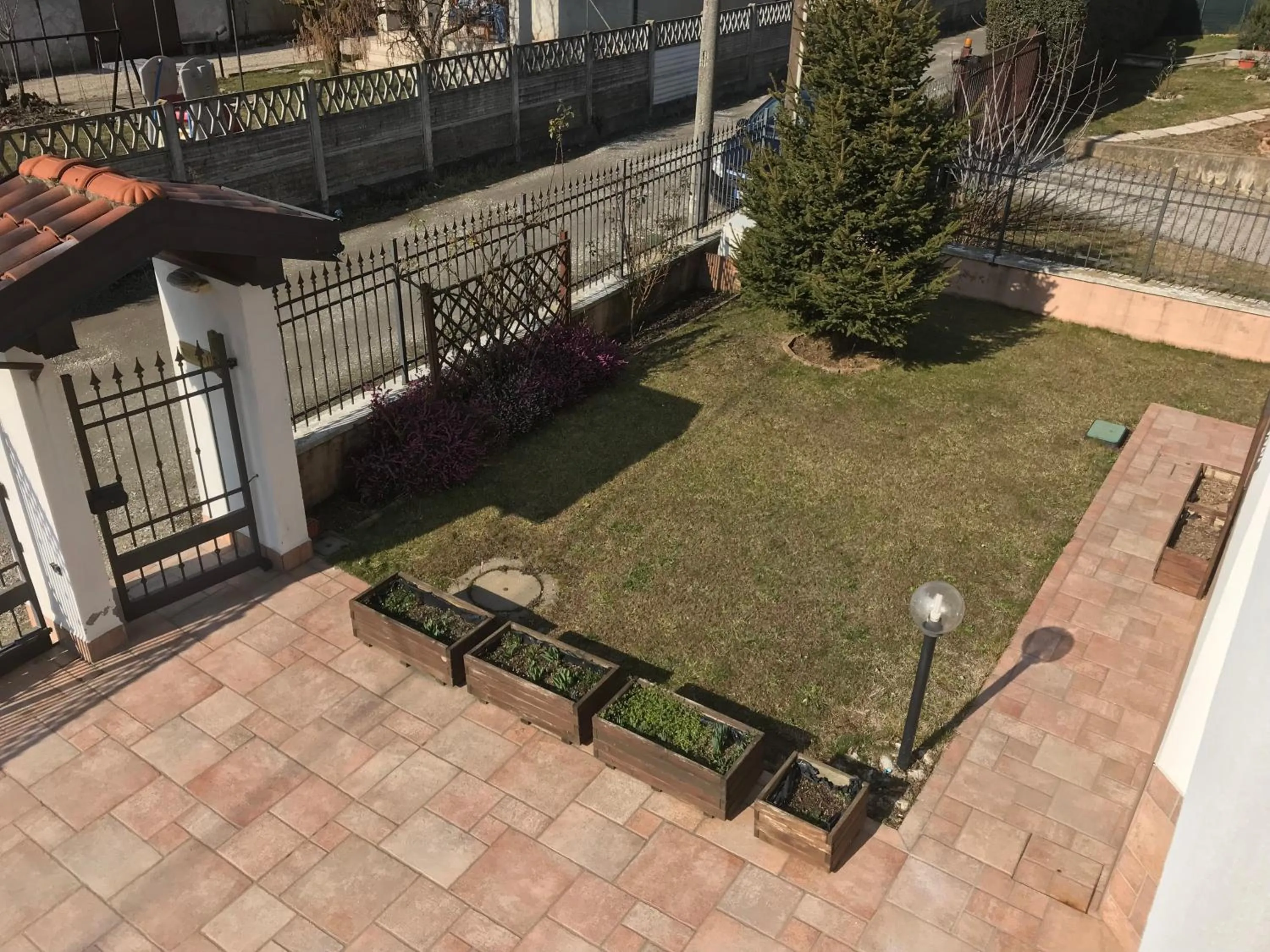 Garden view in Color House Malpensa B&B