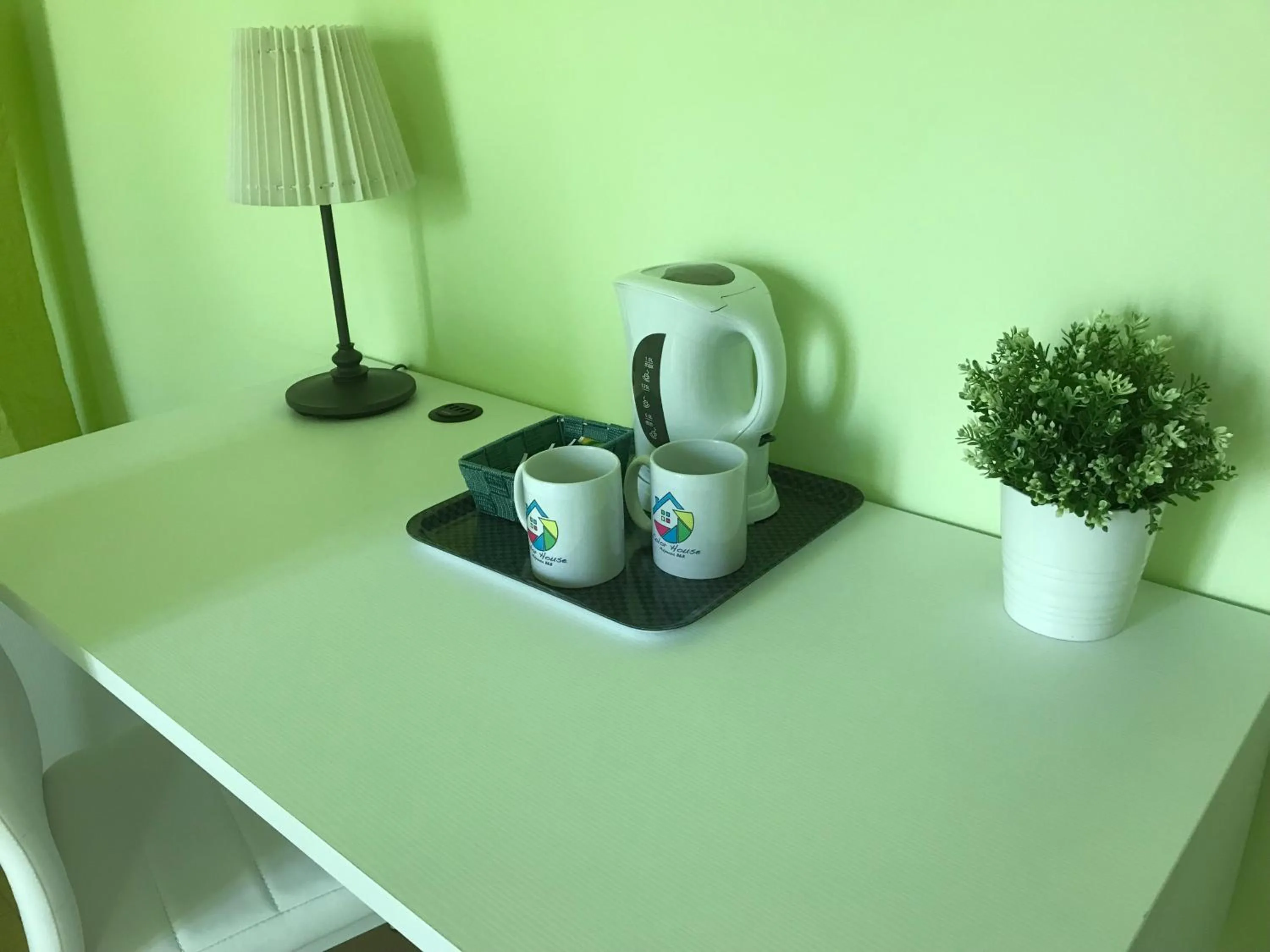 Coffee/tea facilities in Color House Malpensa B&B