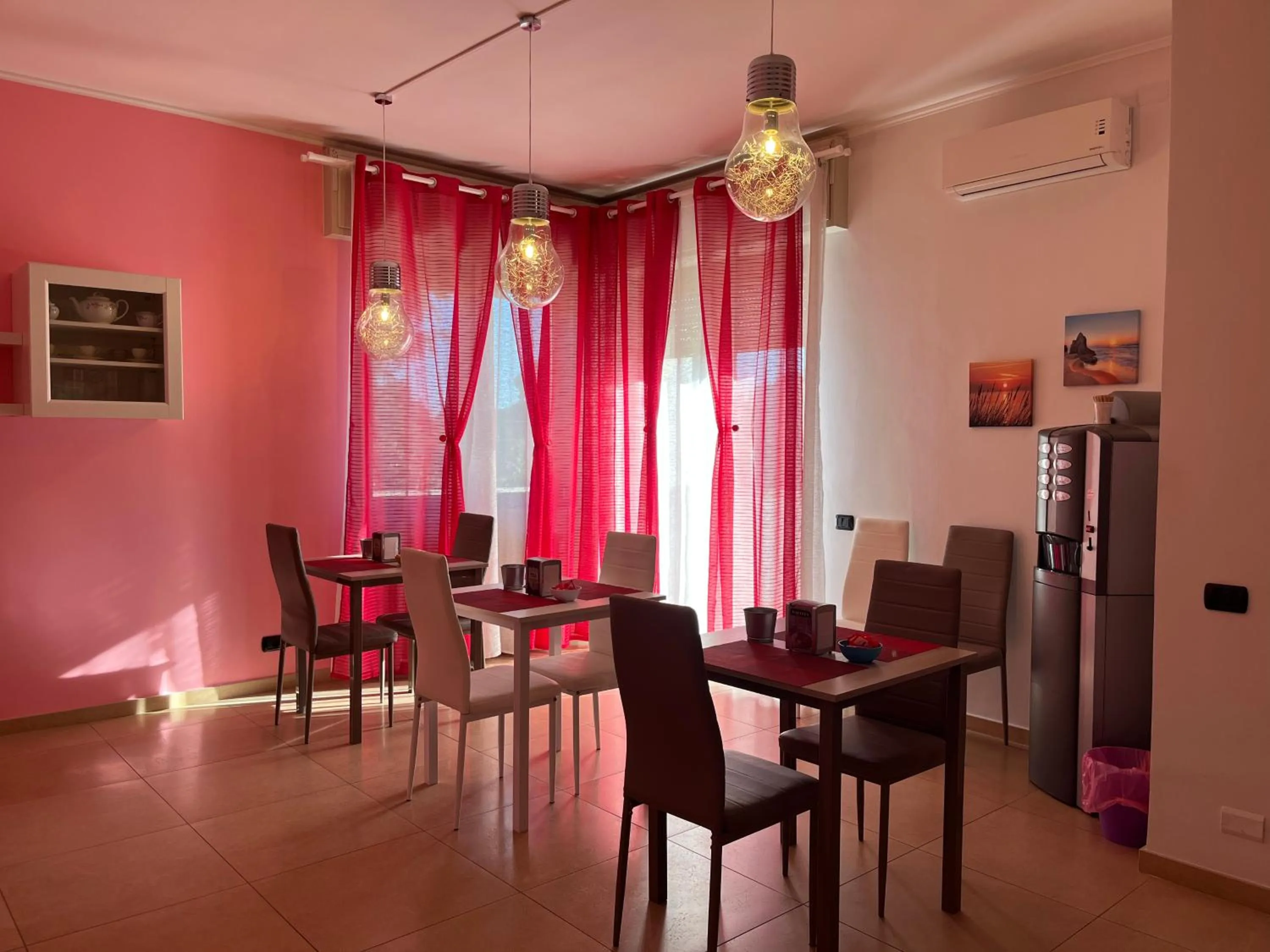 Breakfast in Color House Malpensa B&B