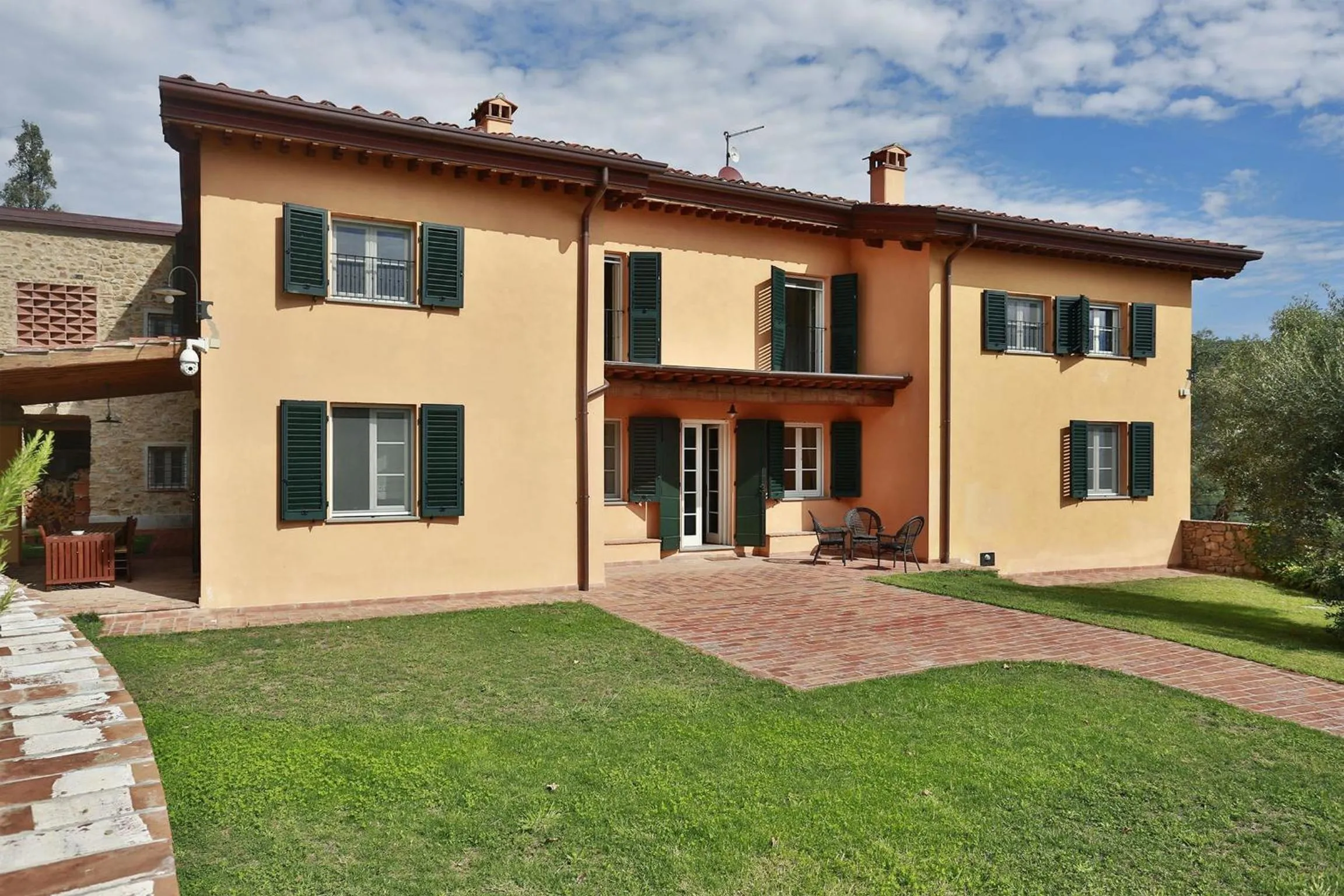 Property building in Santo Stefano 10 by Salogi Villas