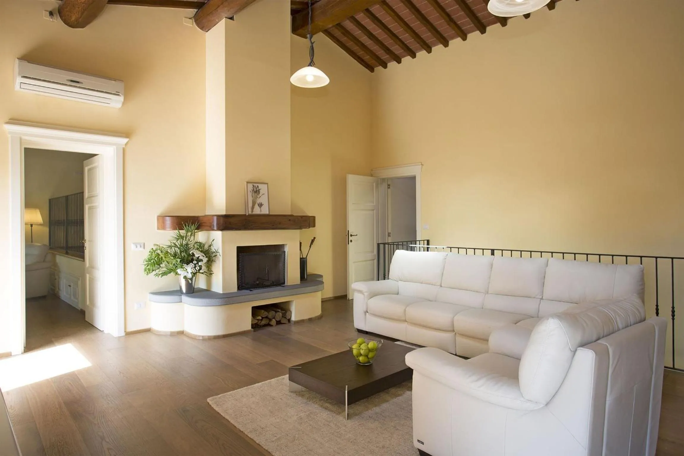 Living room in Santo Stefano 10 by Salogi Villas