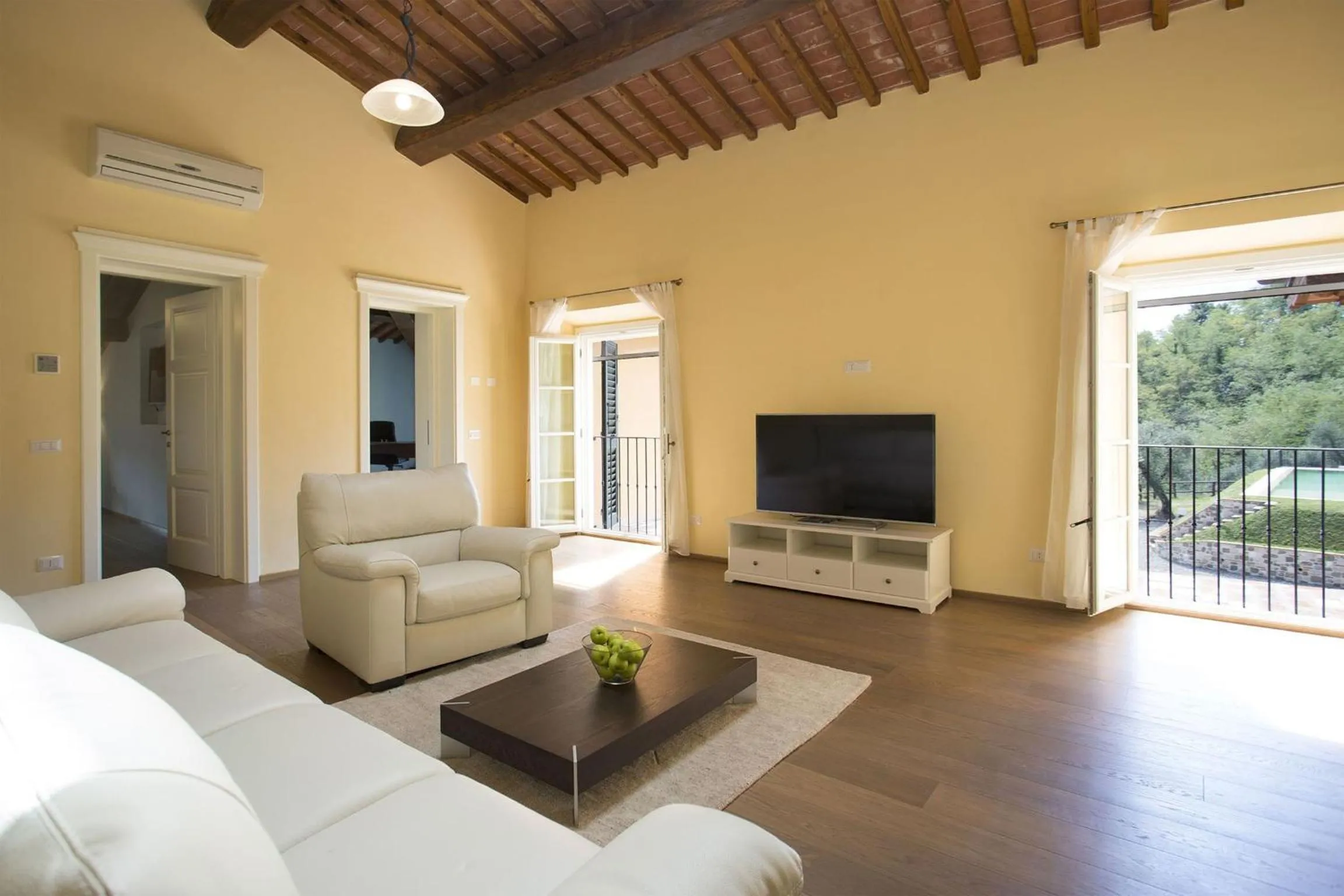 Living room in Santo Stefano 10 by Salogi Villas