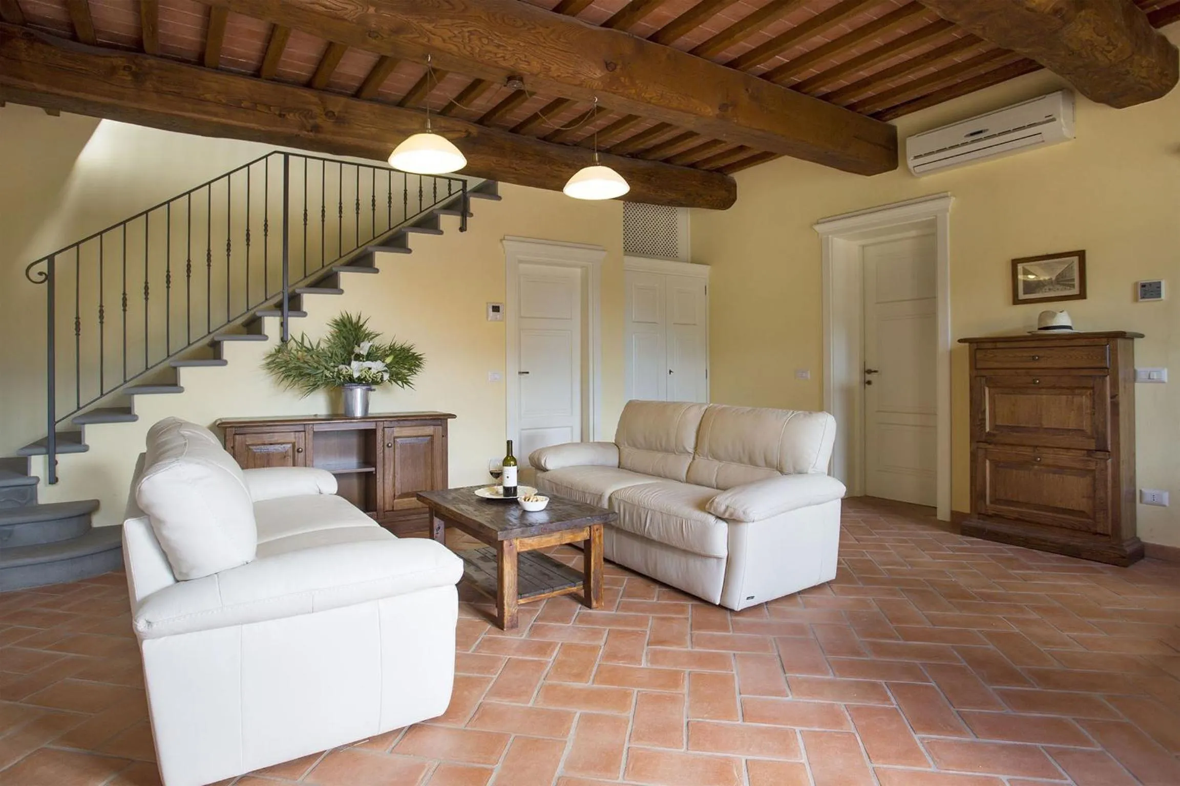 Living room in Santo Stefano 10 by Salogi Villas