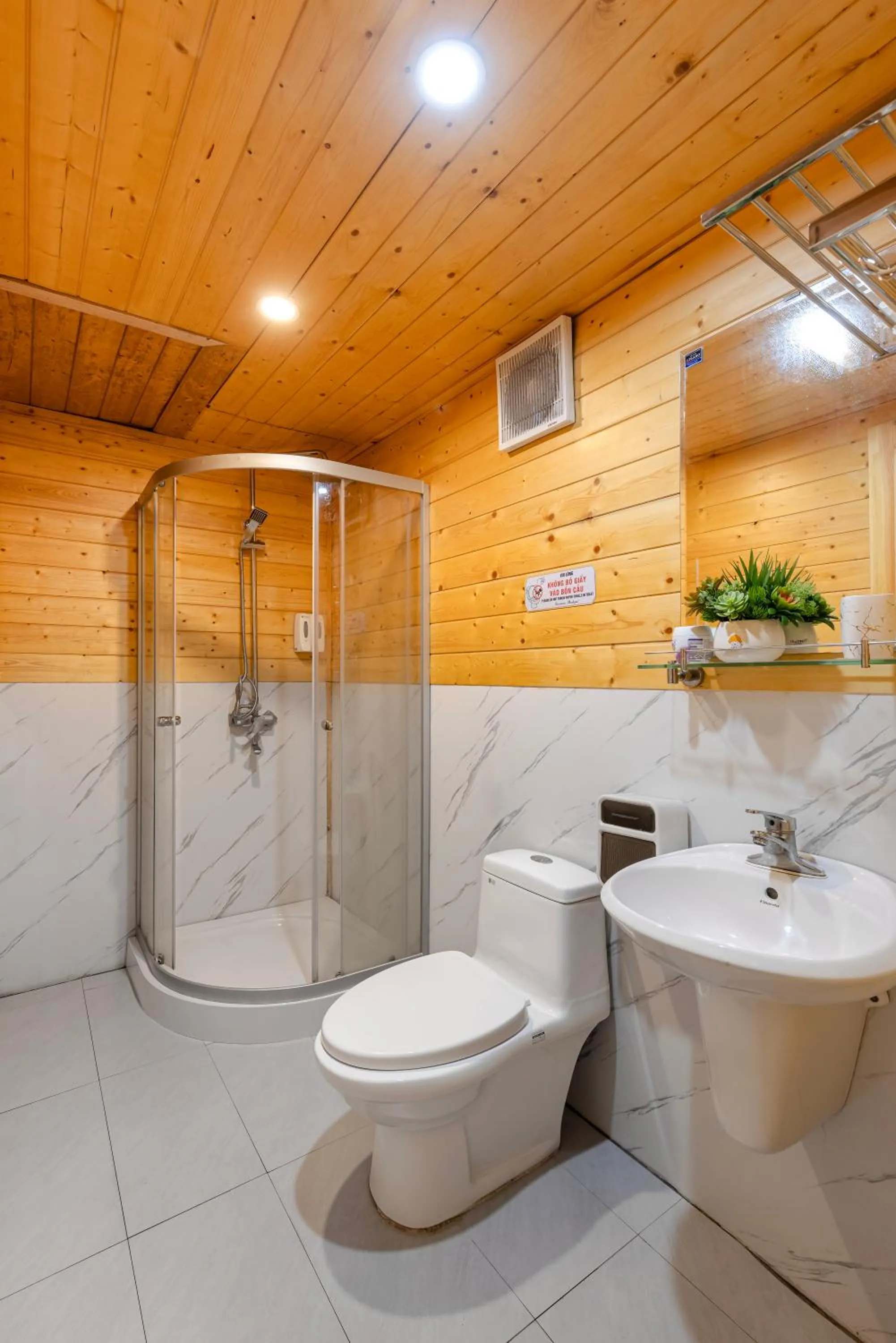 Toilet in Tam Coc Friends Bungalow Ninh Bình