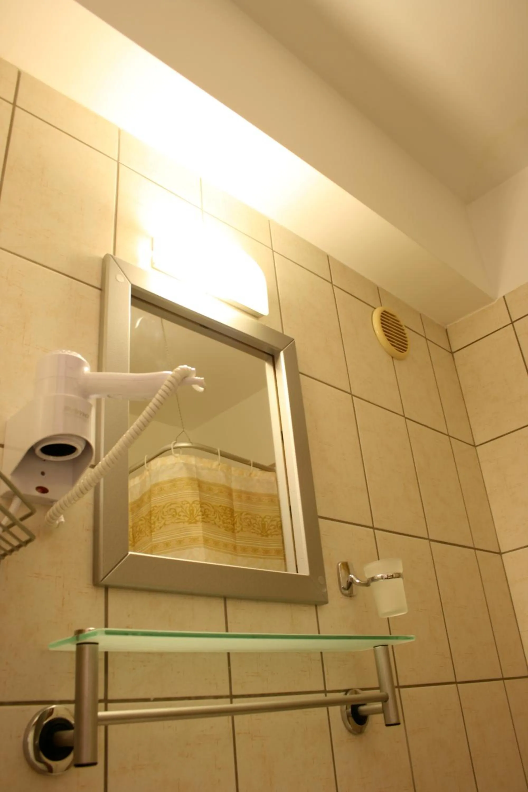 Bathroom in Rea Hotel