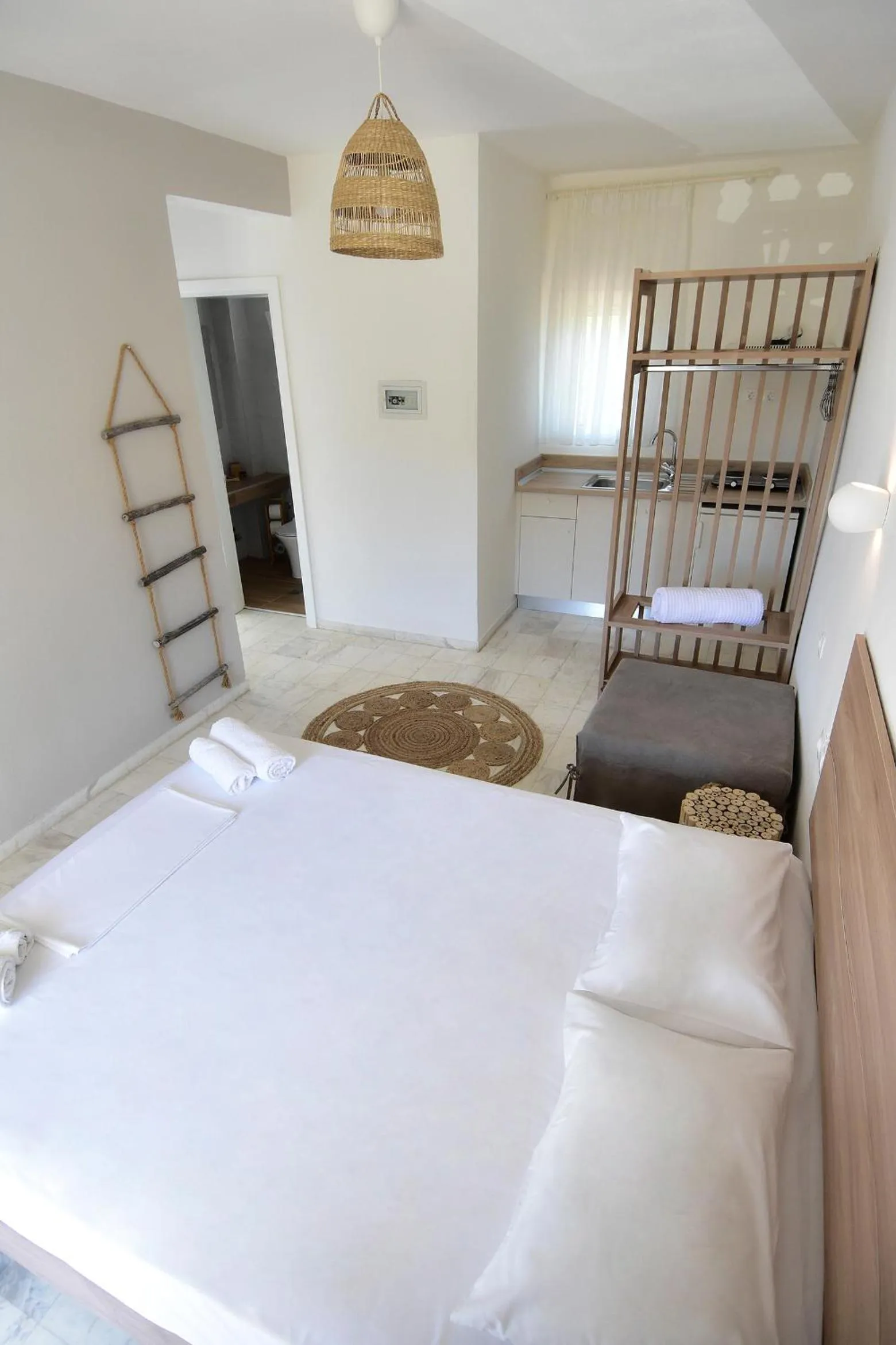 Shower, Bed in Haus Risos Next Generation