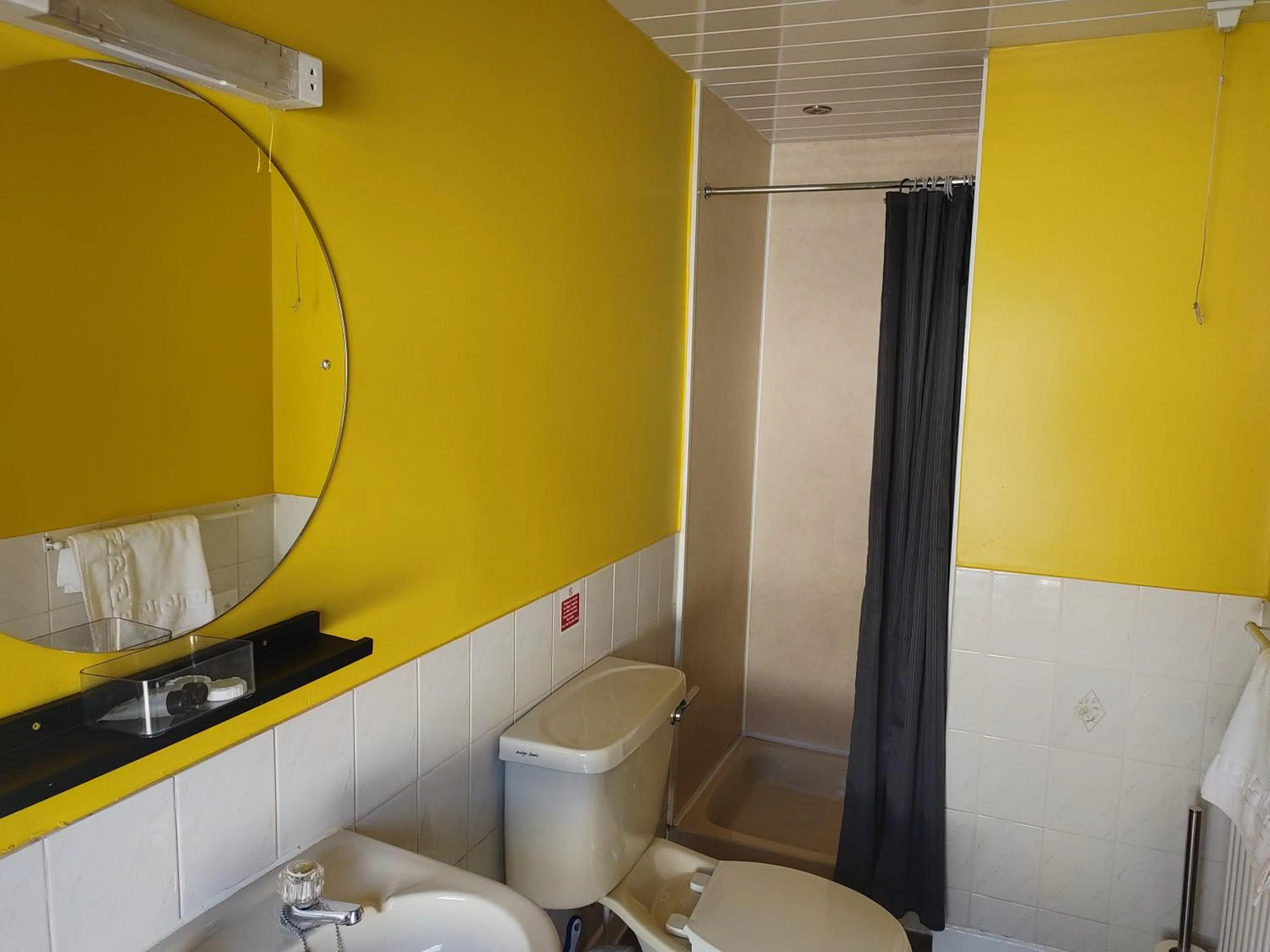 Shower in The Bridge Inn