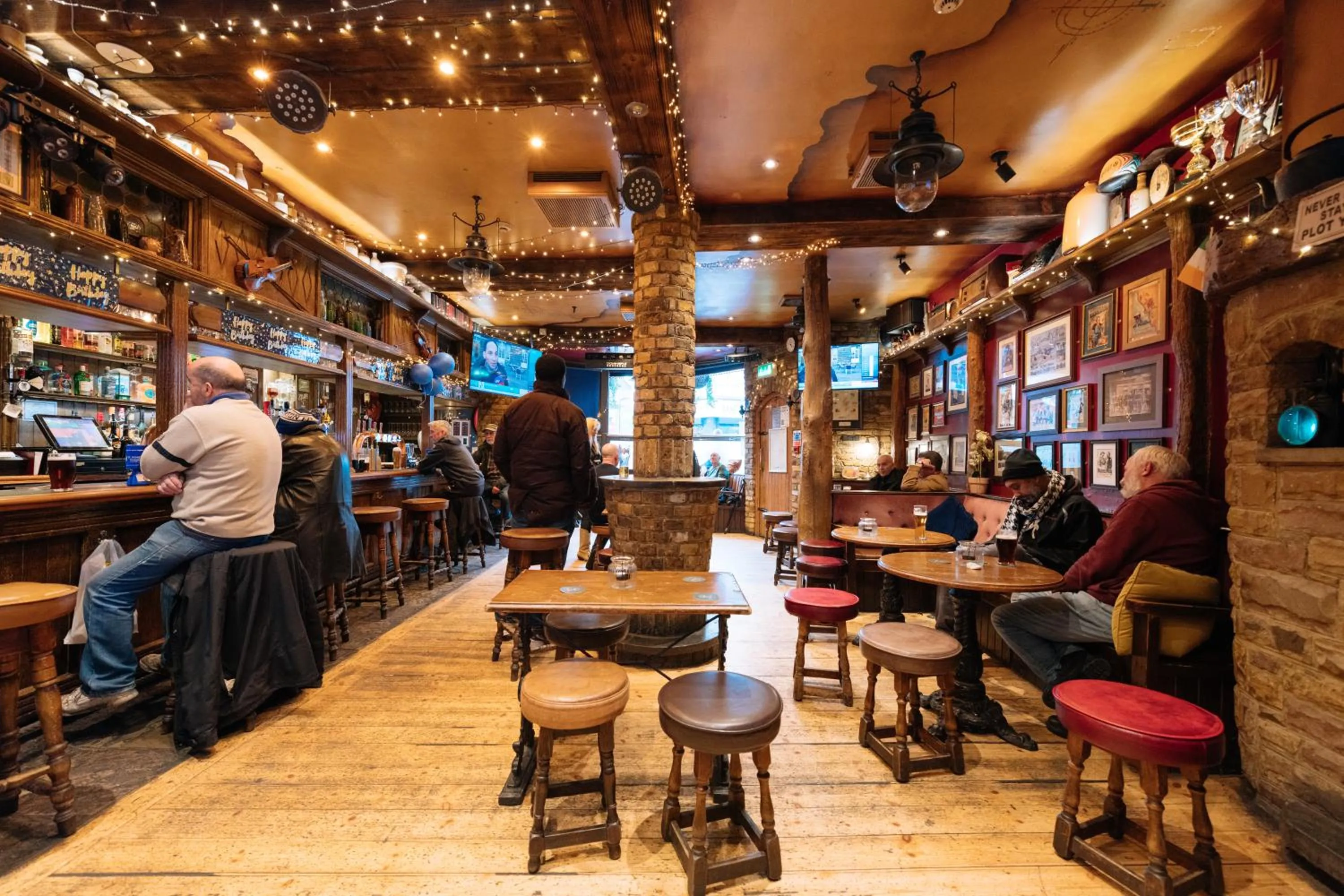 The Crown Pub & Guesthouse