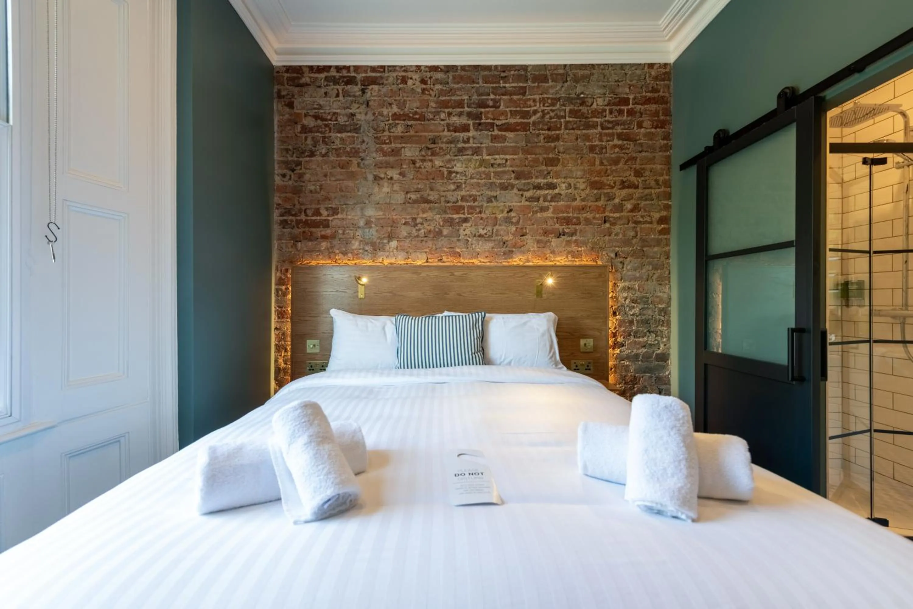 Bed in The Crown Pub & Guesthouse