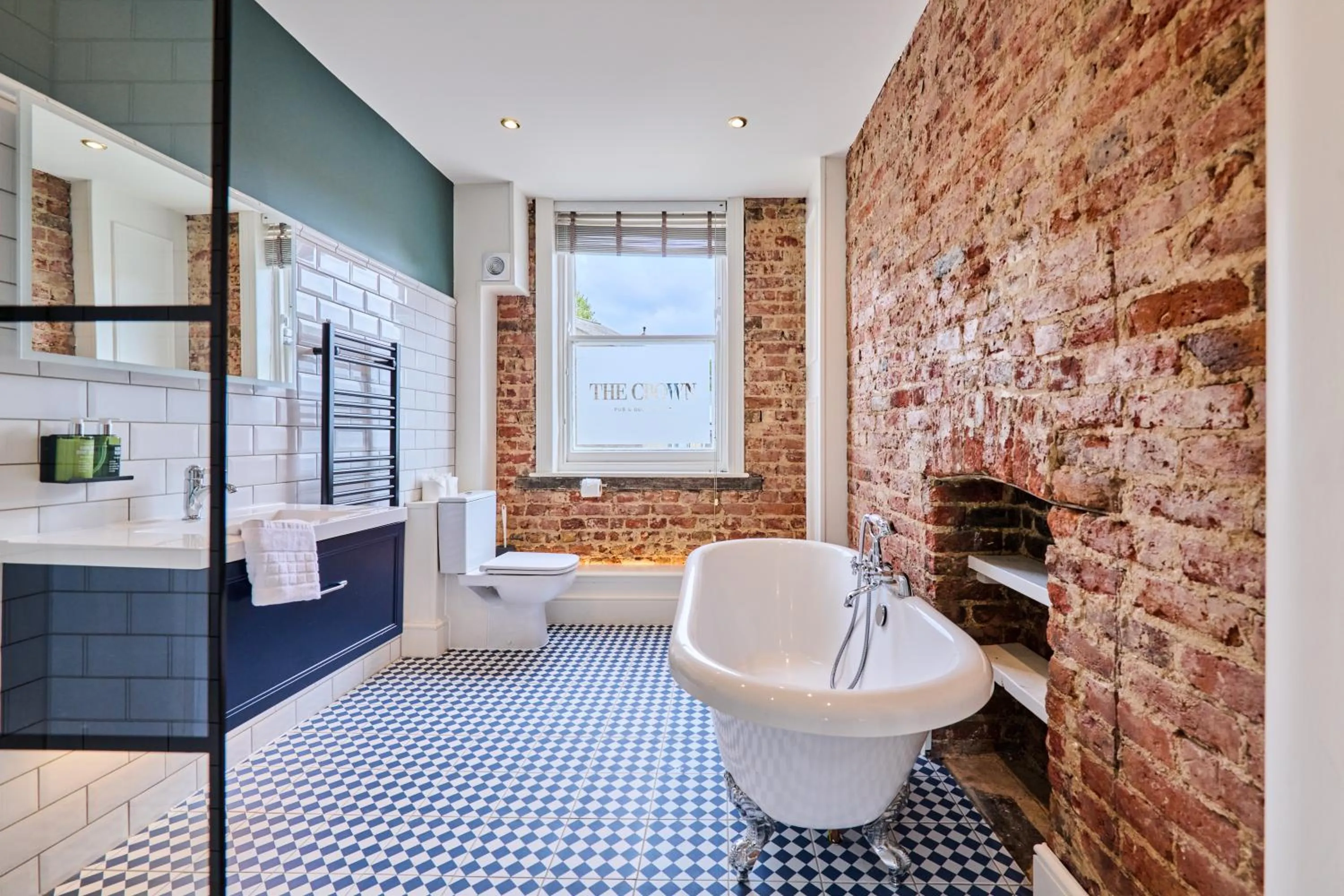 The Crown Pub & Guesthouse