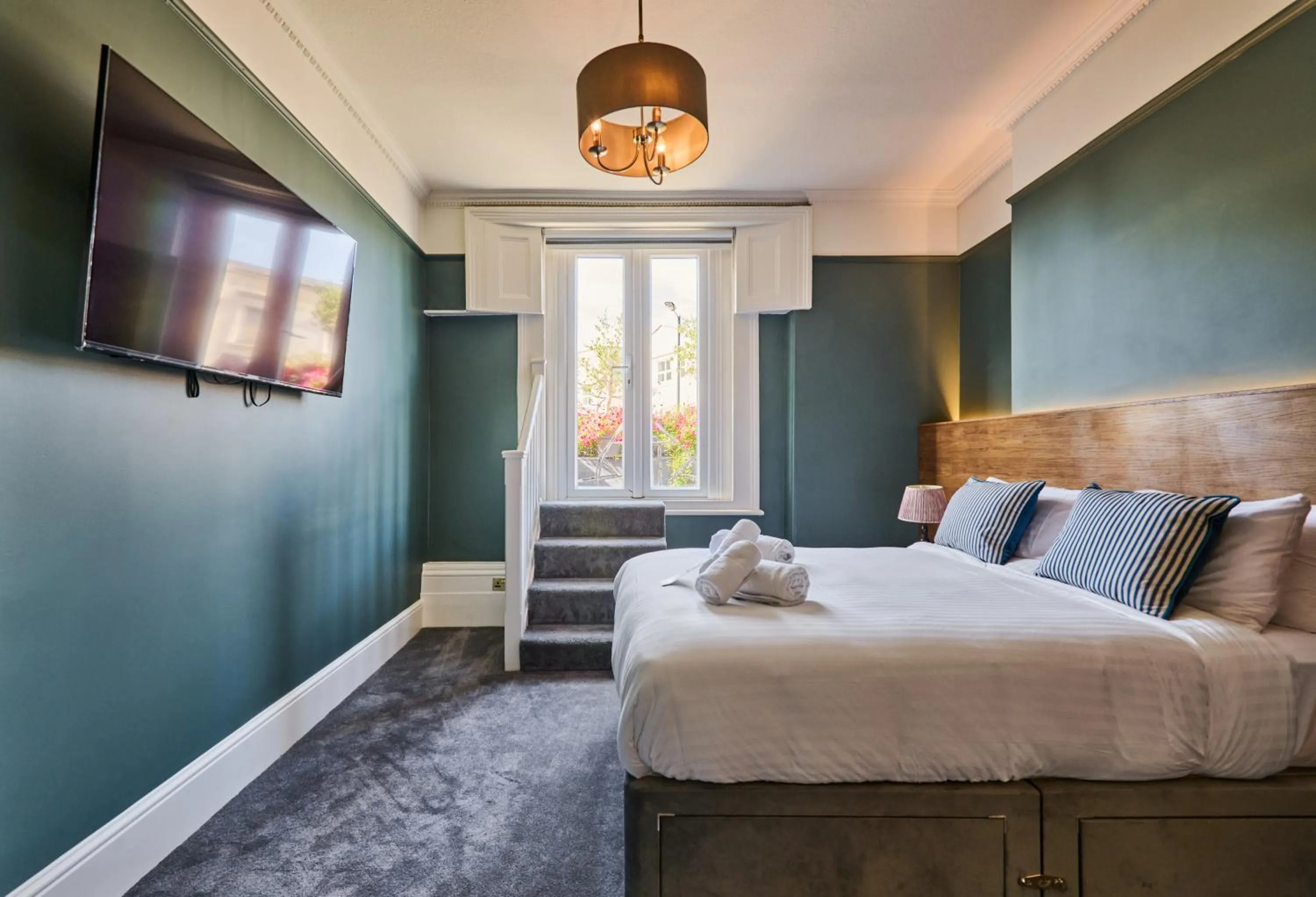 Bed in The Crown Pub & Guesthouse