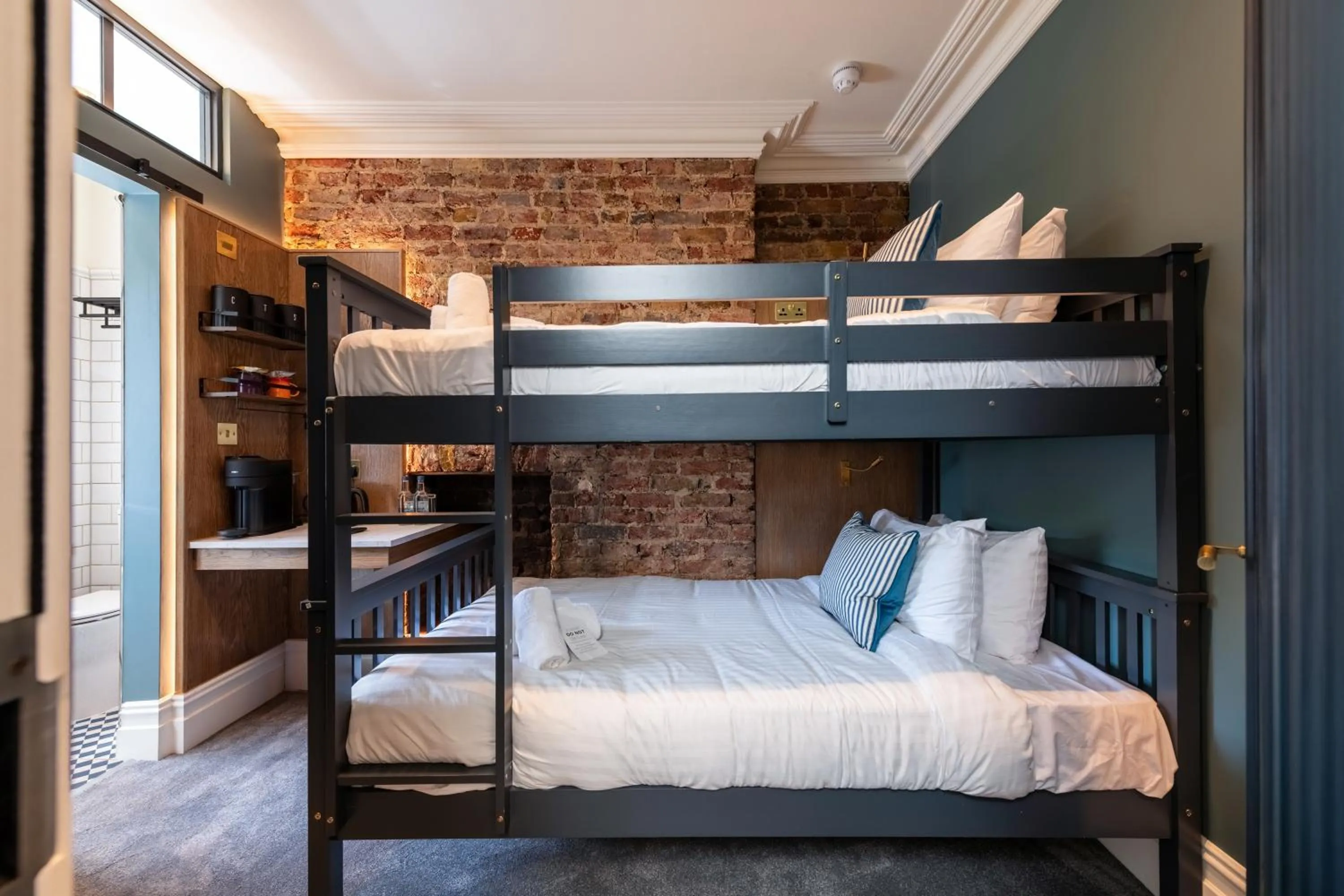 Bed in The Crown Pub & Guesthouse