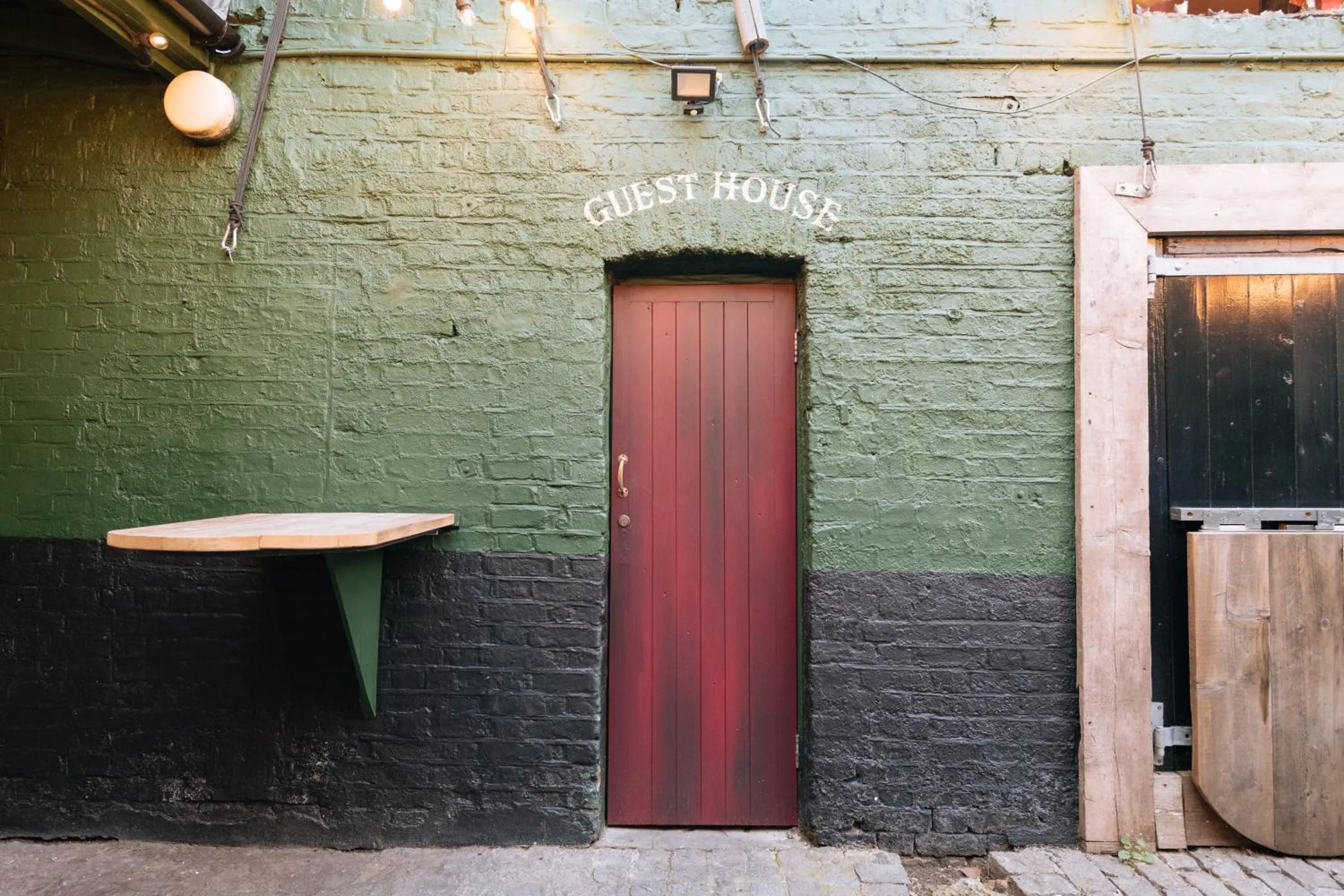 The Crown Pub & Guesthouse