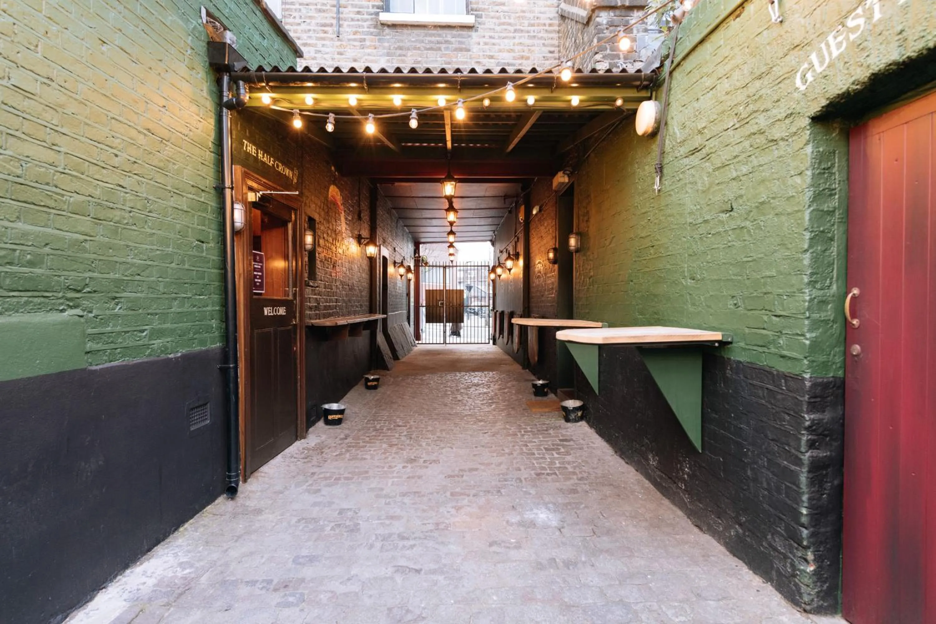 The Crown Pub & Guesthouse