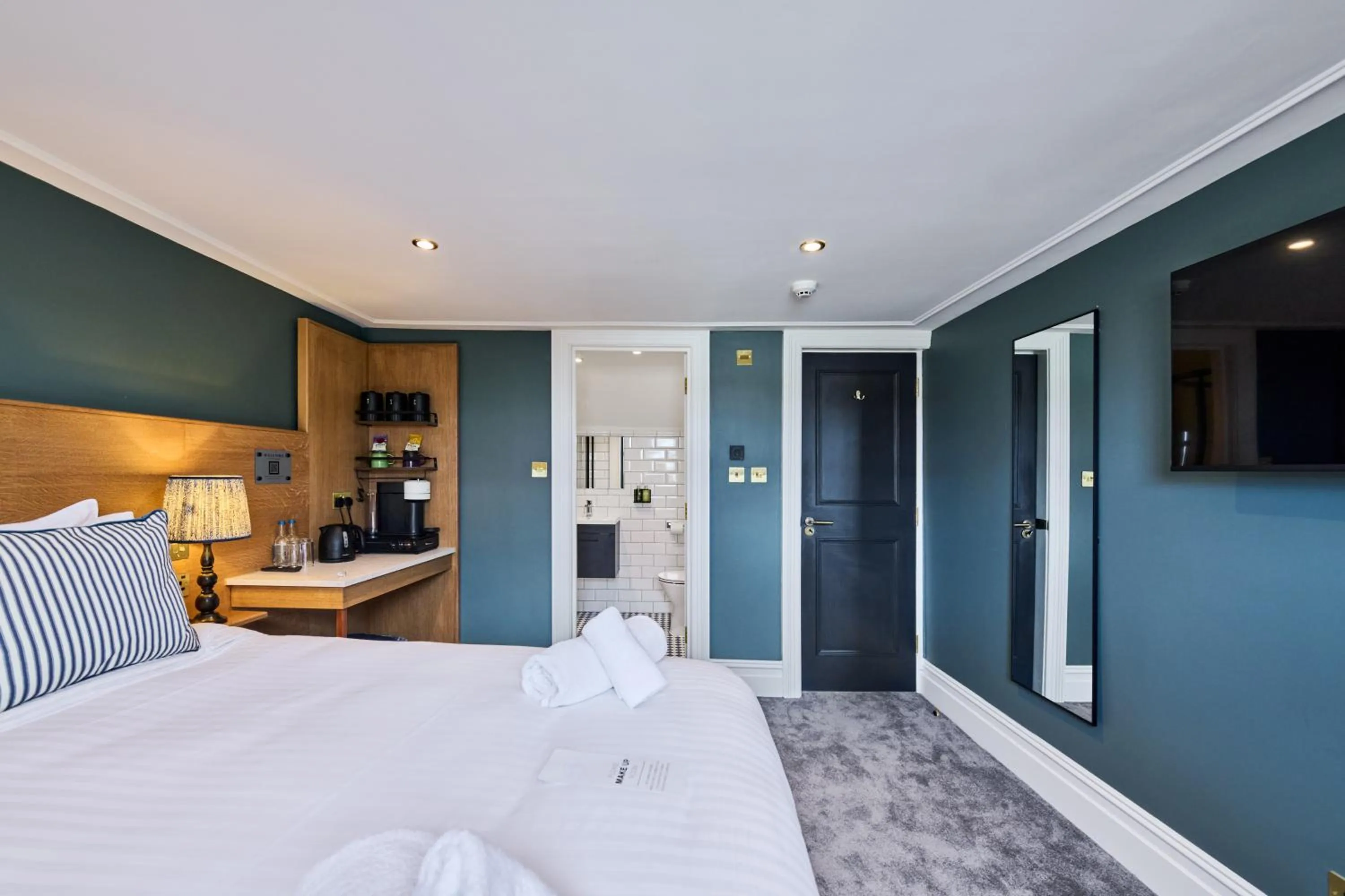 Bed in The Crown Pub & Guesthouse