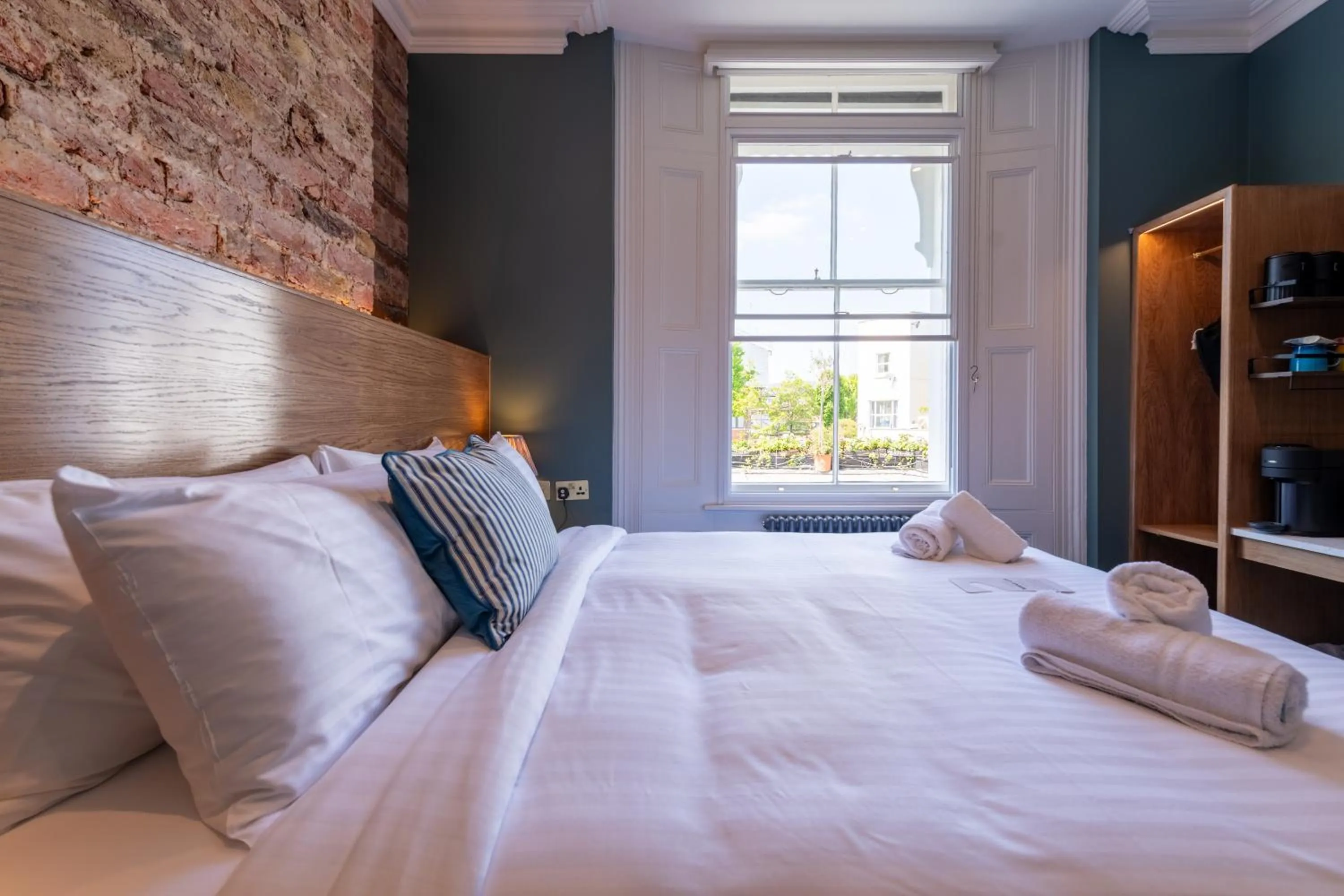 Bed in The Crown Pub & Guesthouse