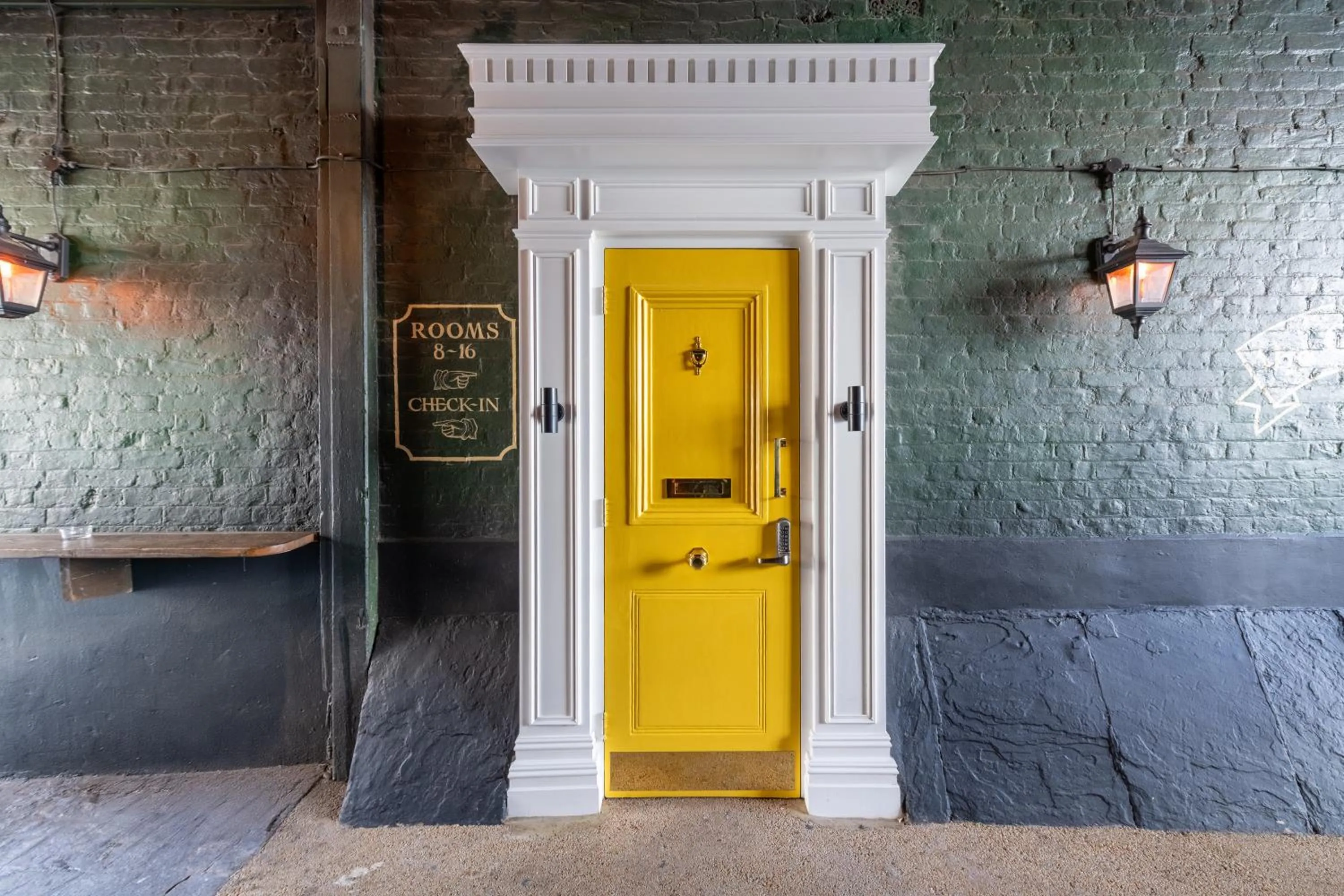 Property building in The Crown Pub & Guesthouse