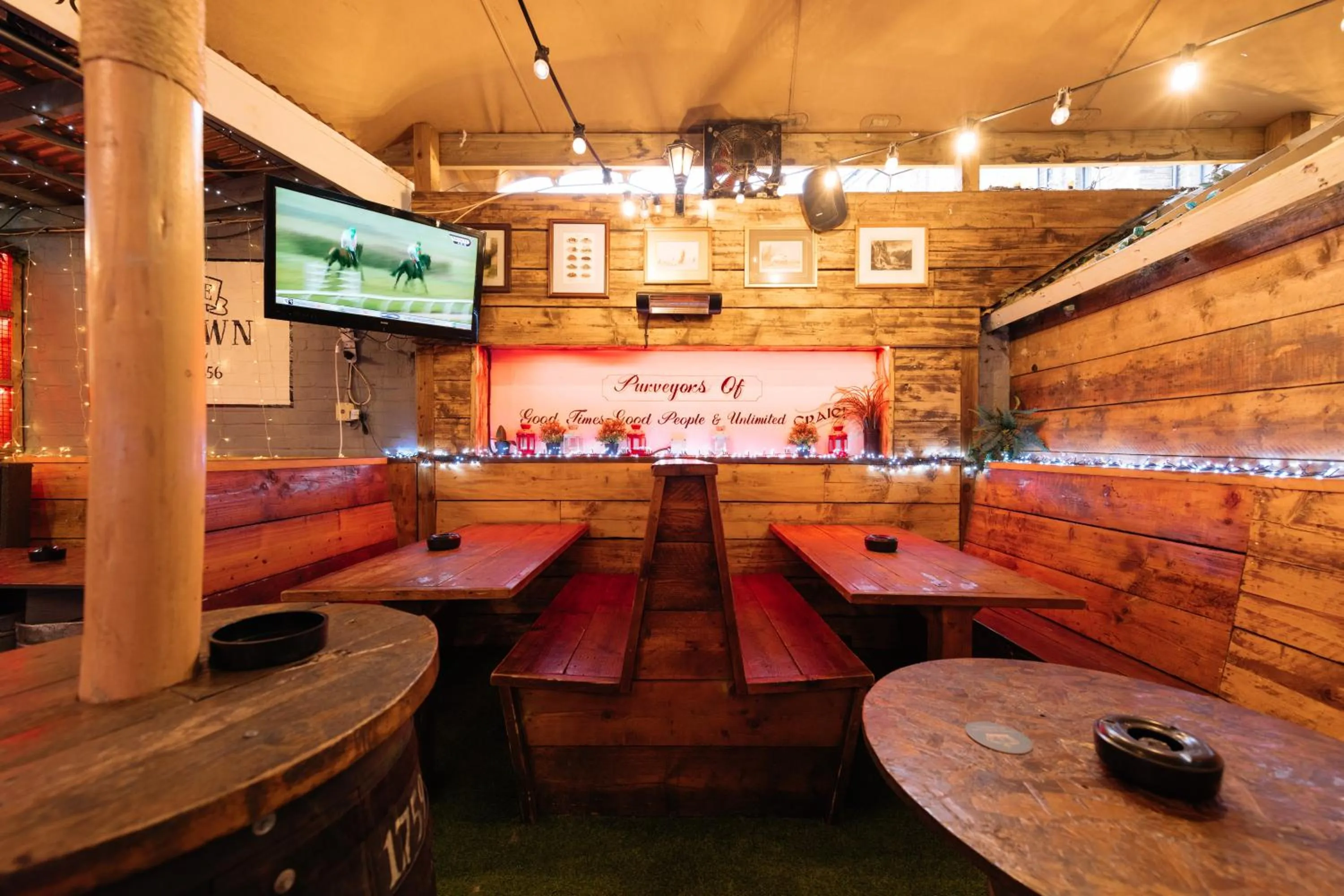 The Crown Pub & Guesthouse