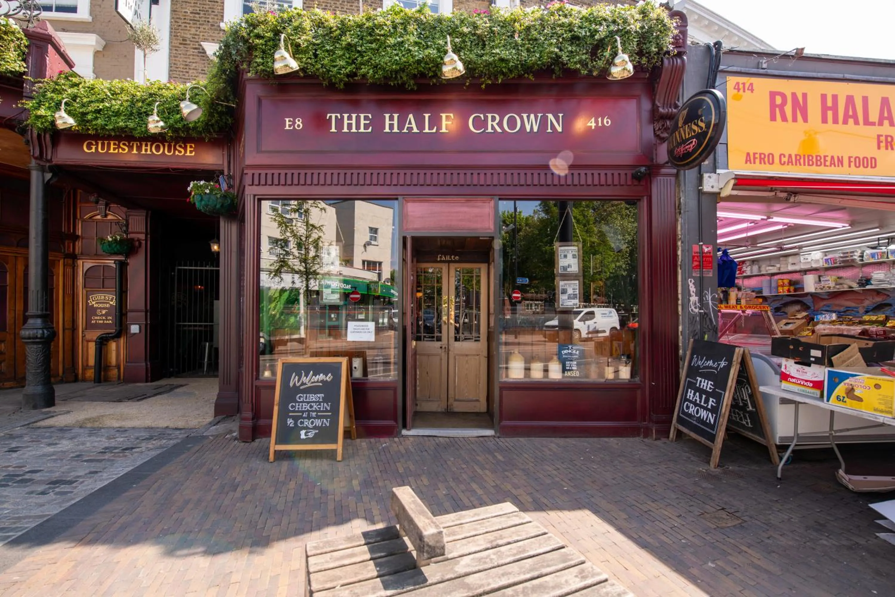 The Crown Pub & Guesthouse