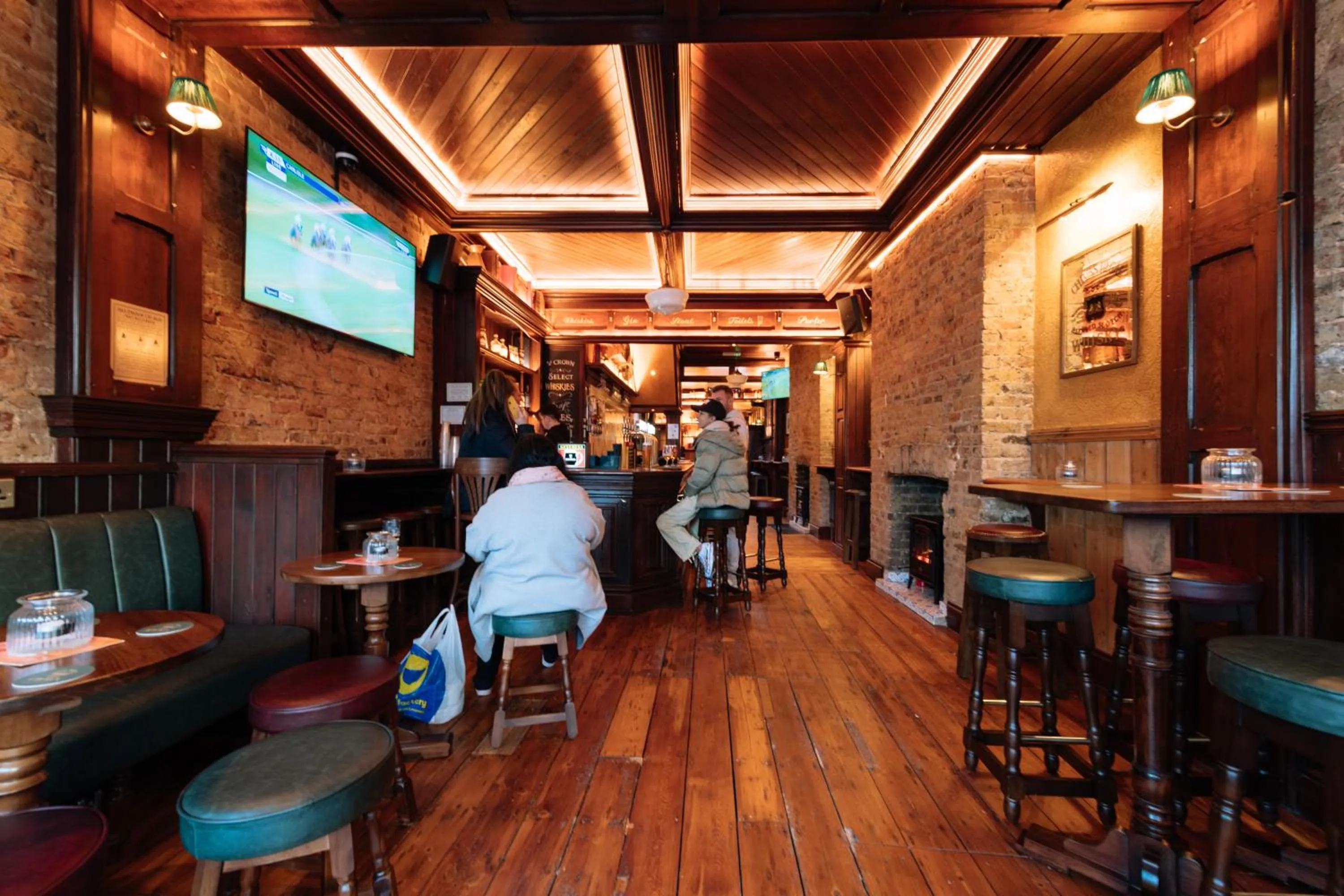 The Crown Pub & Guesthouse