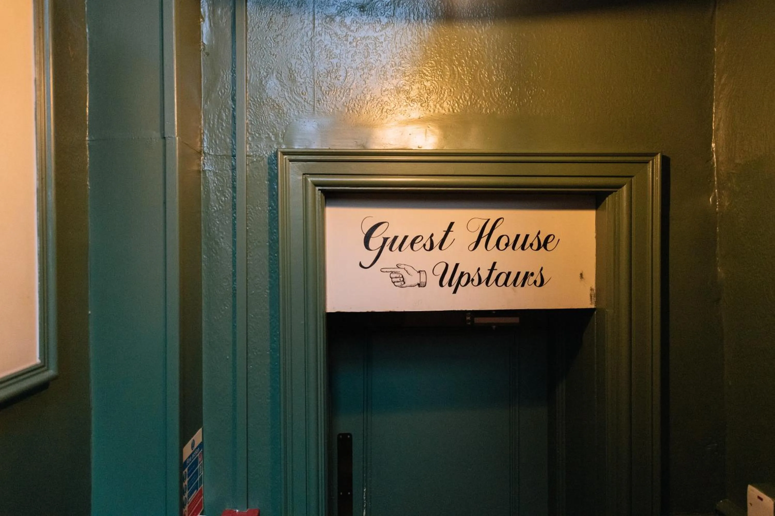 The Crown Pub & Guesthouse