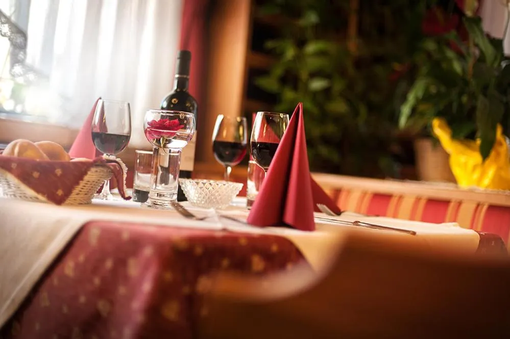 Restaurant/places to eat in Hotel Due Spade