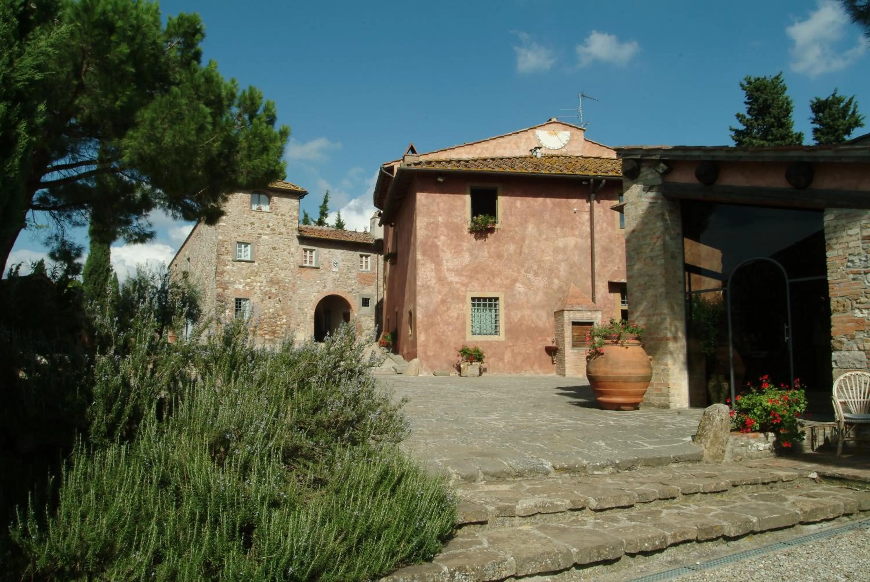Facade/entrance in Salvadonica