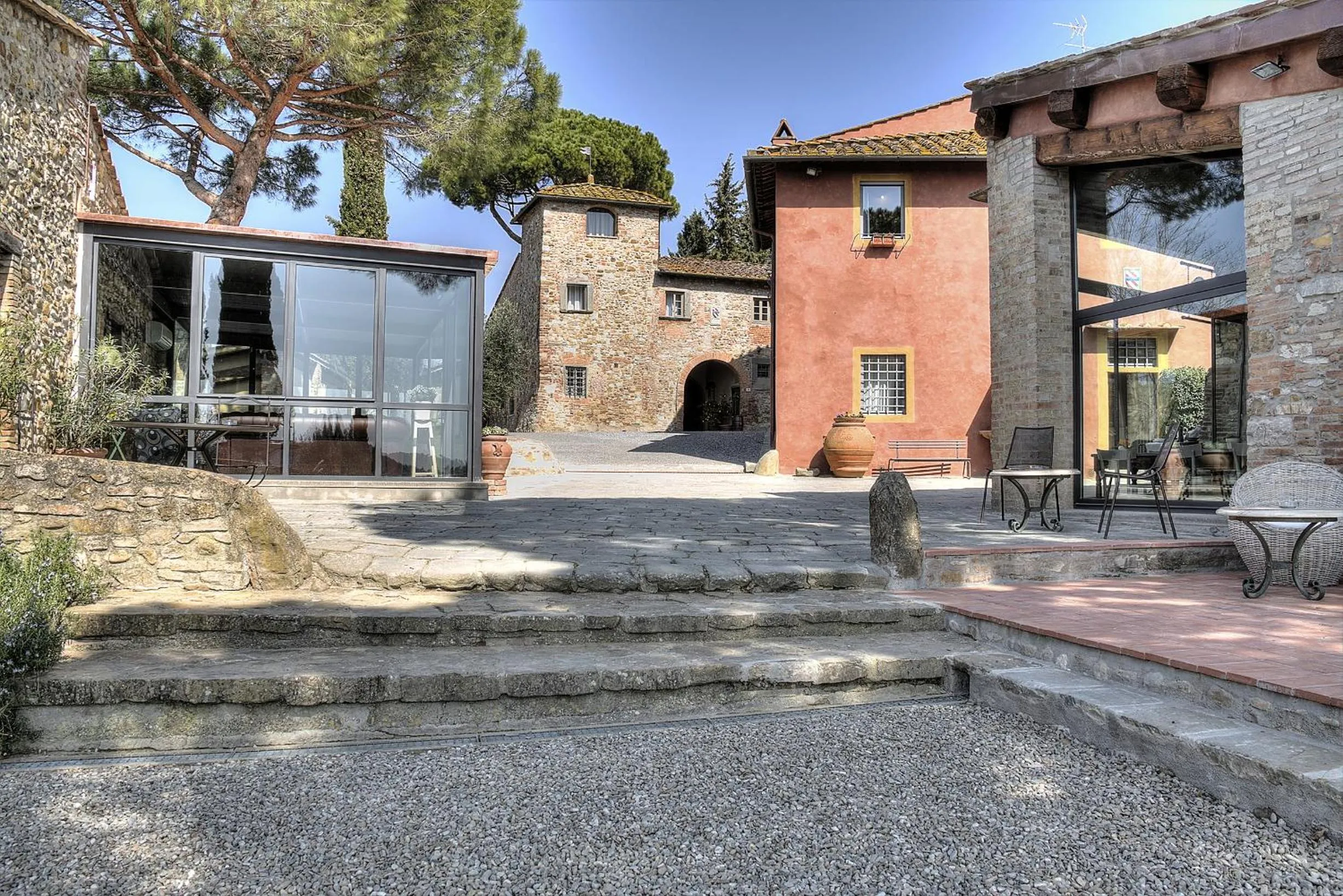 Facade/entrance in Salvadonica