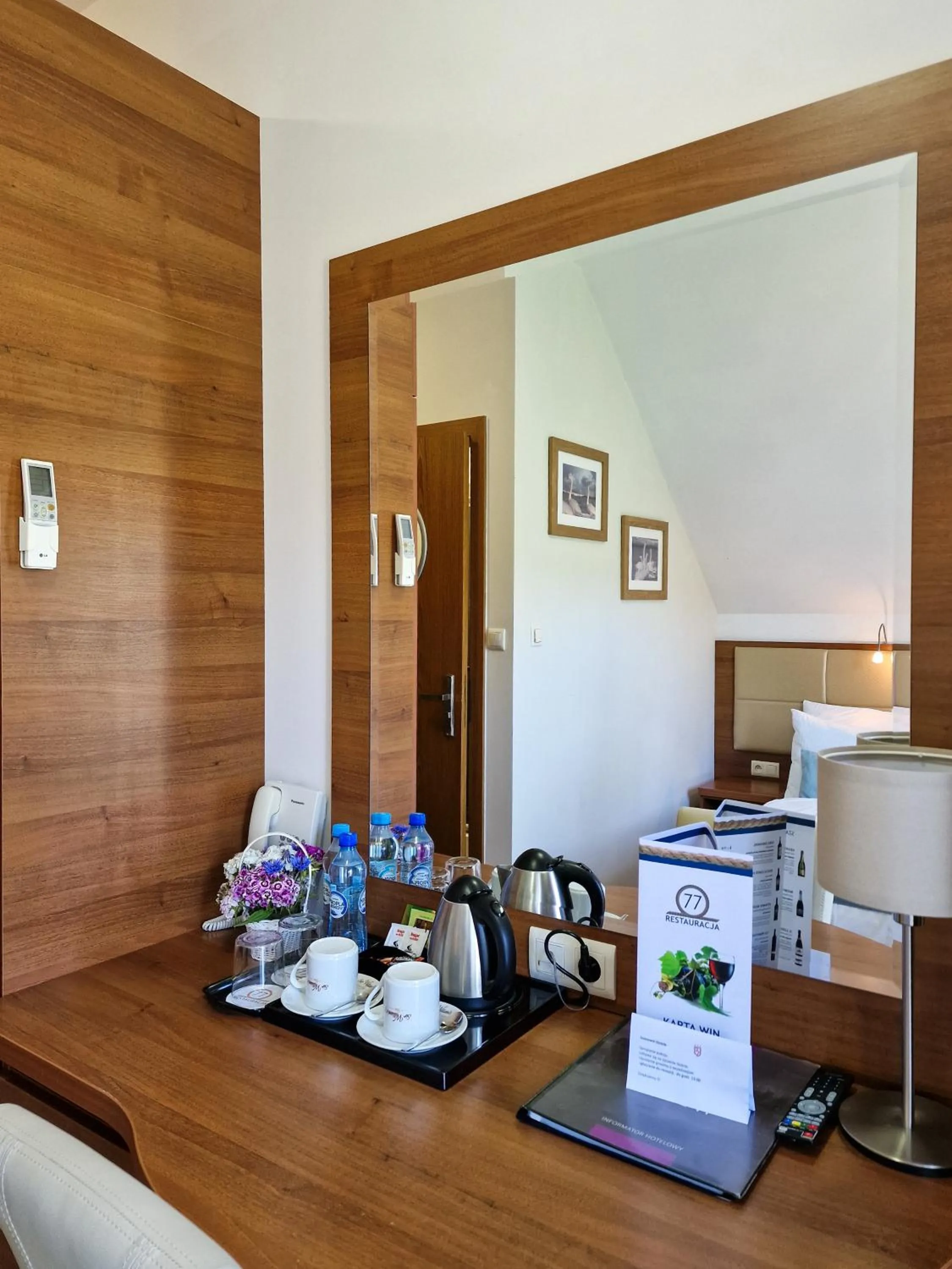 Coffee/tea facilities in Hotel 77 Restauracja Spa