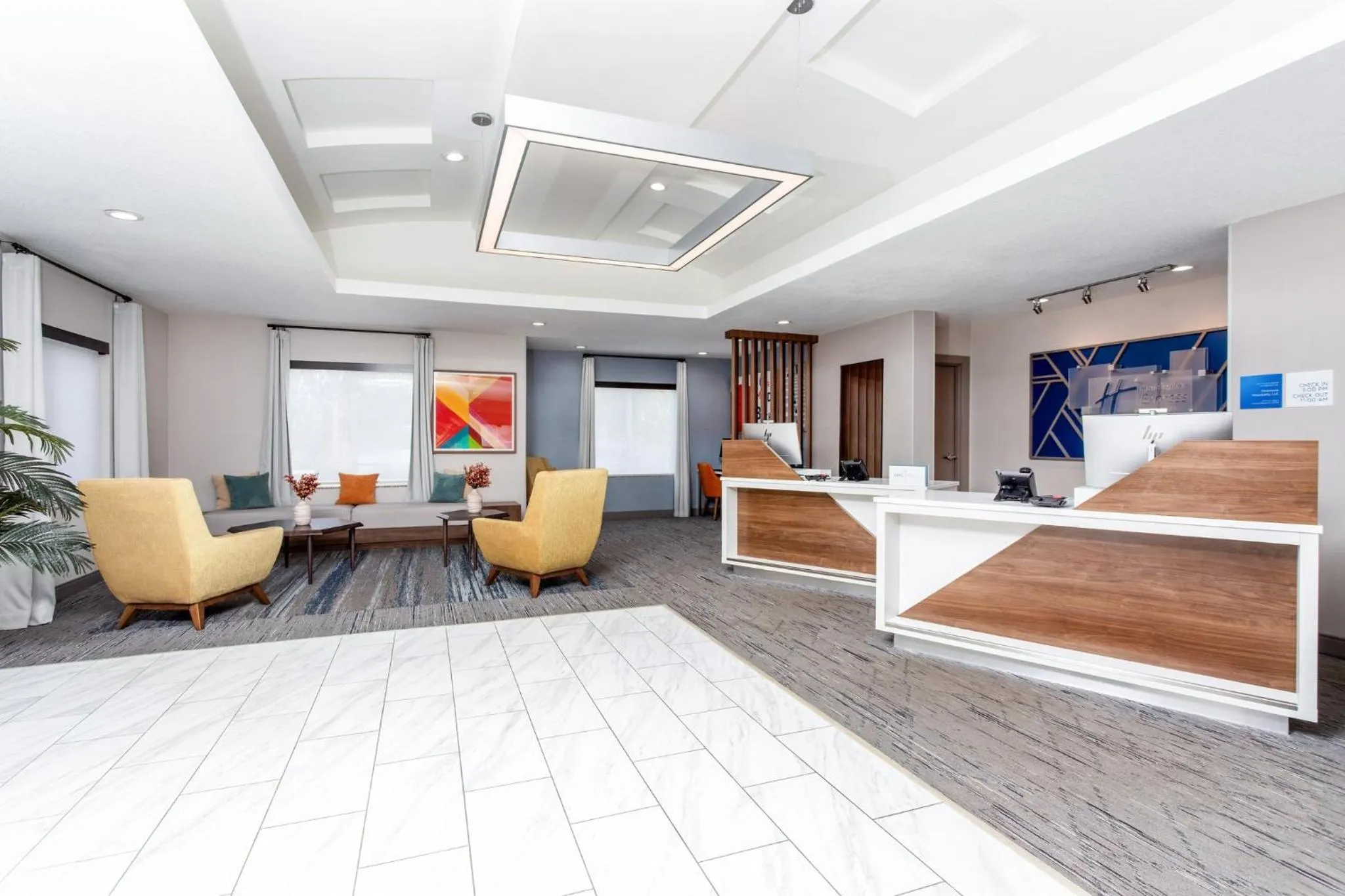 Property building, Bed in Holiday Inn Express & Suites Ormond Beach - North Daytona by IHG