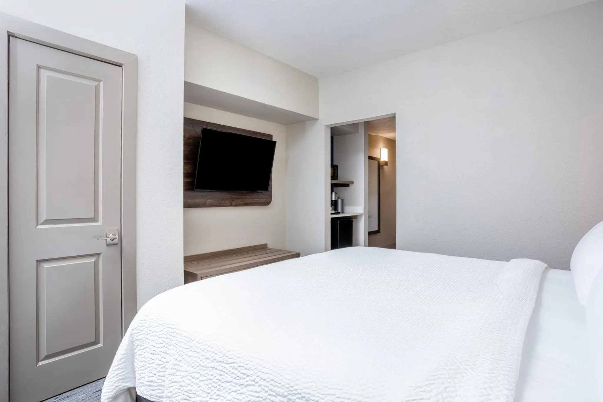 Photo of the whole room, Bed in Holiday Inn Express & Suites Ormond Beach - North Daytona by IHG