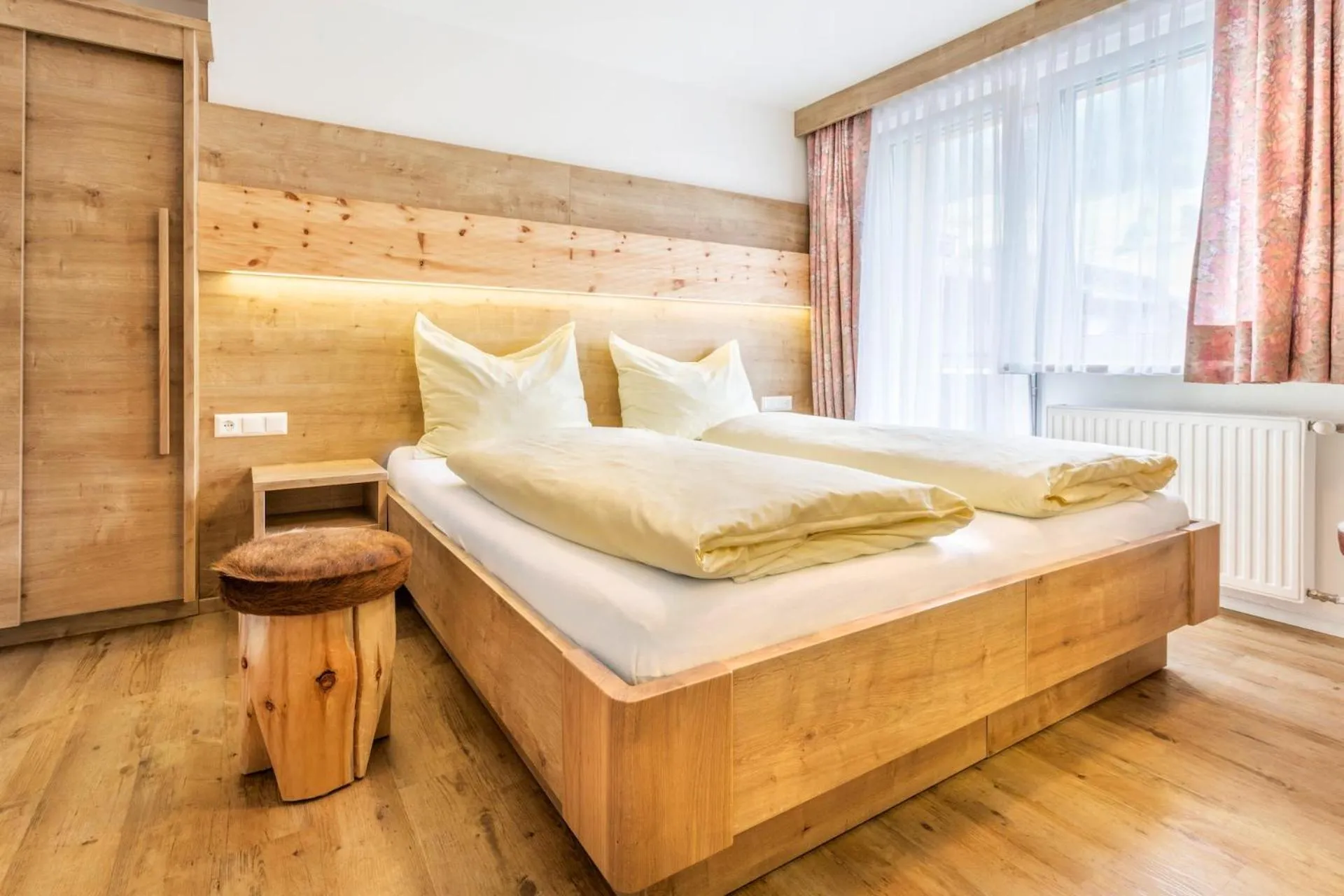 Photo of the whole room, Bed in Pension Ahorn