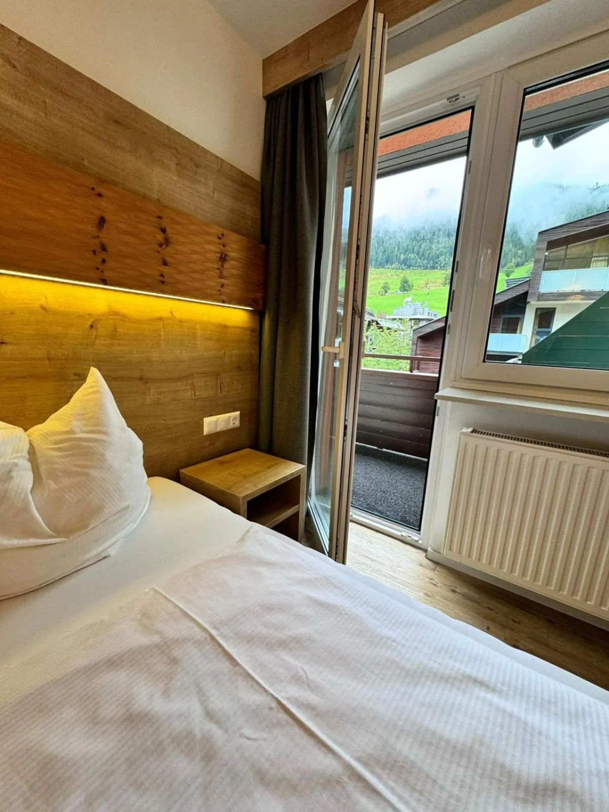 Bed in Pension Ahorn