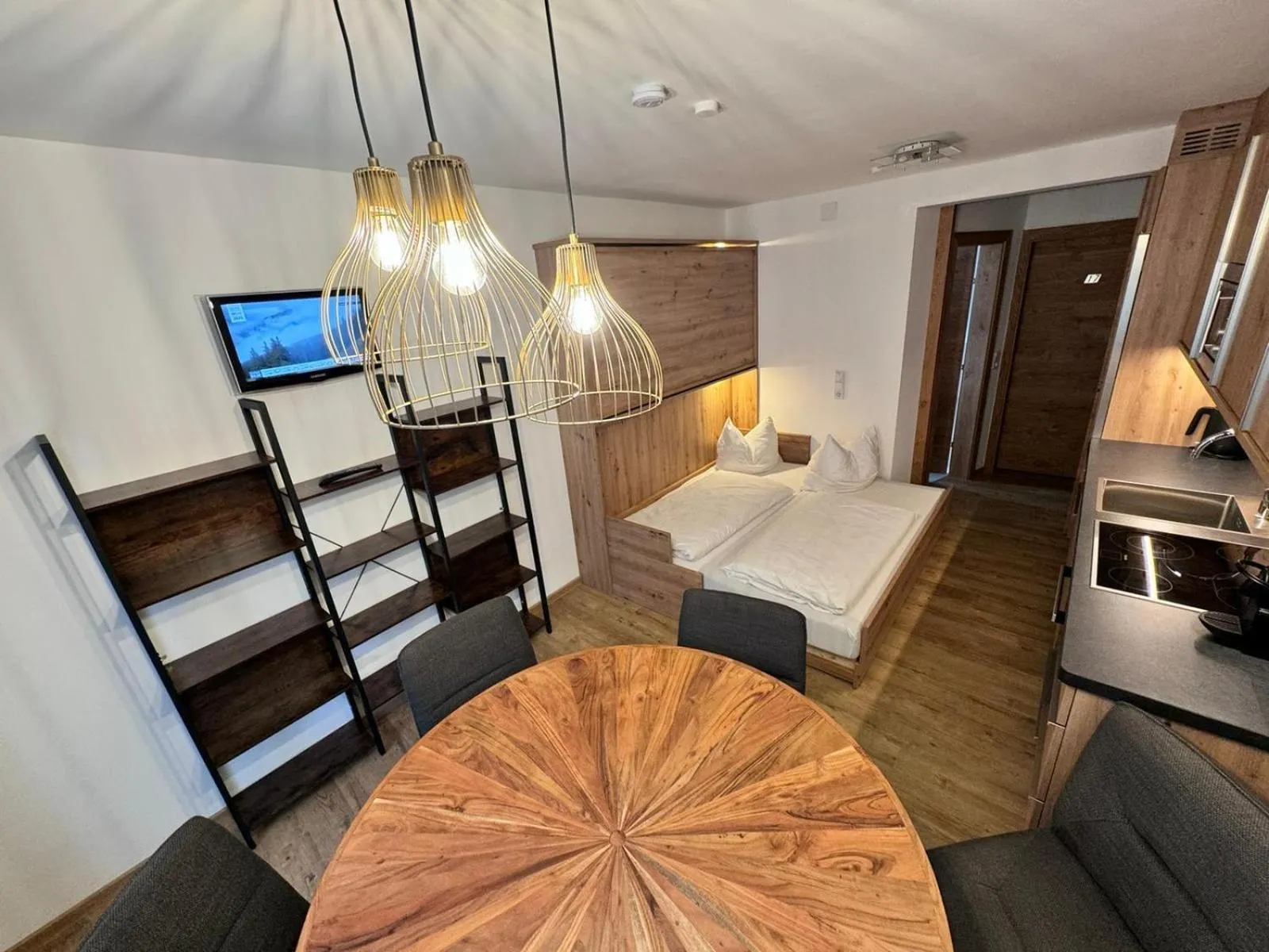 Bed in Pension Ahorn